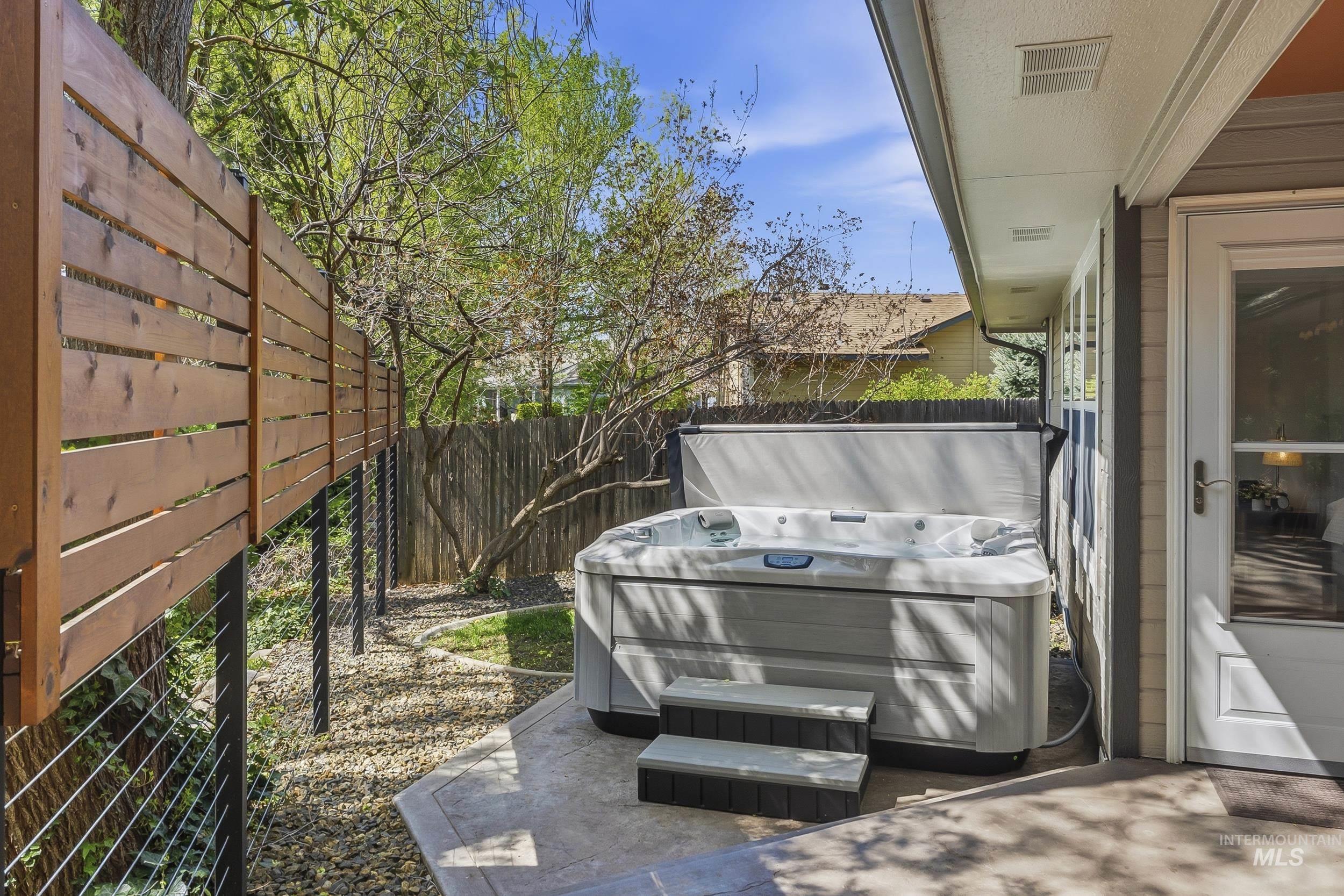 665 E Parkway Court, Boise, Idaho 83706, 3 Bedrooms, 2 Bathrooms, Residential For Sale, Price $875,000,MLS 98982316