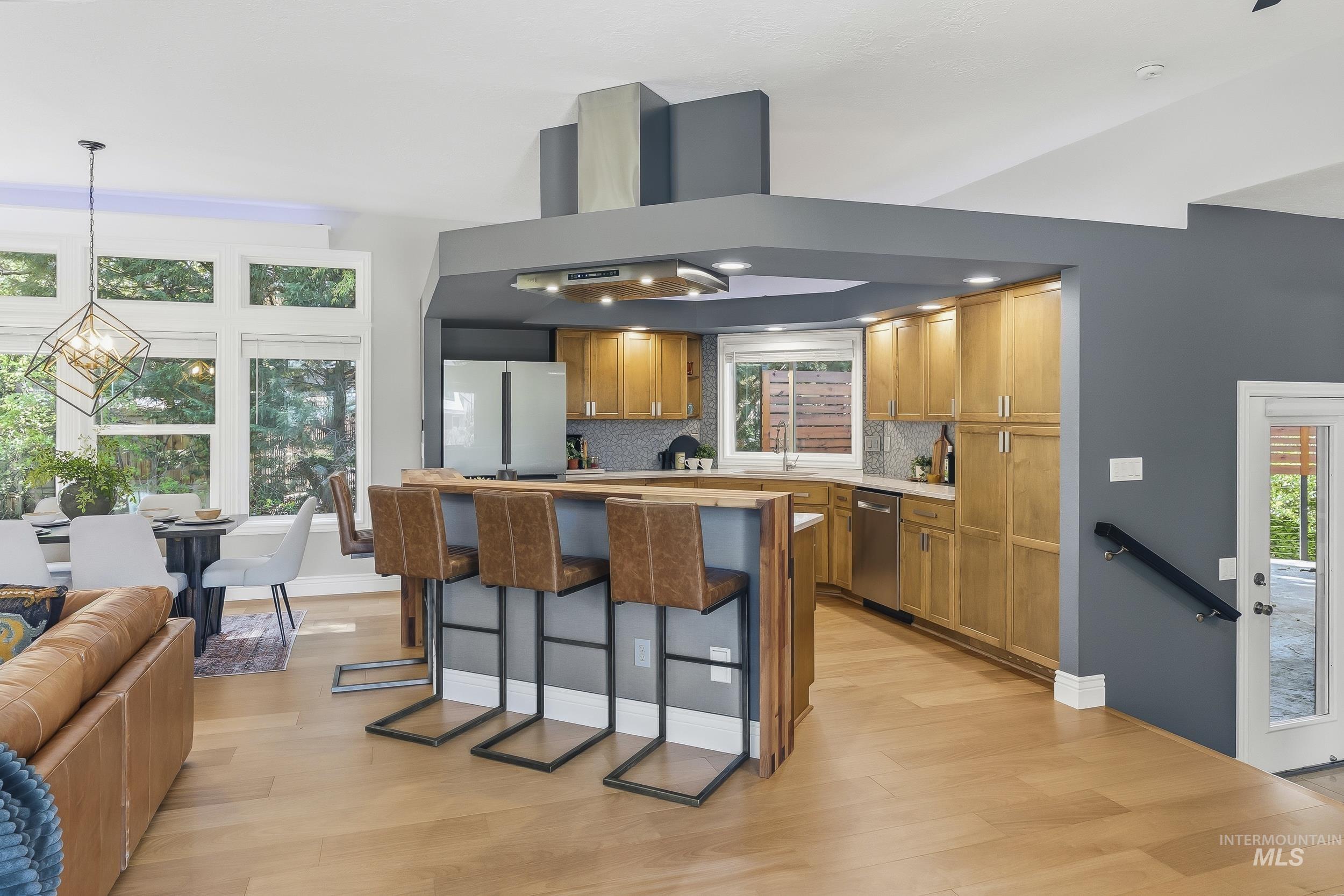 665 E Parkway Court, Boise, Idaho 83706, 3 Bedrooms, 2 Bathrooms, Residential For Sale, Price $875,000,MLS 98982316