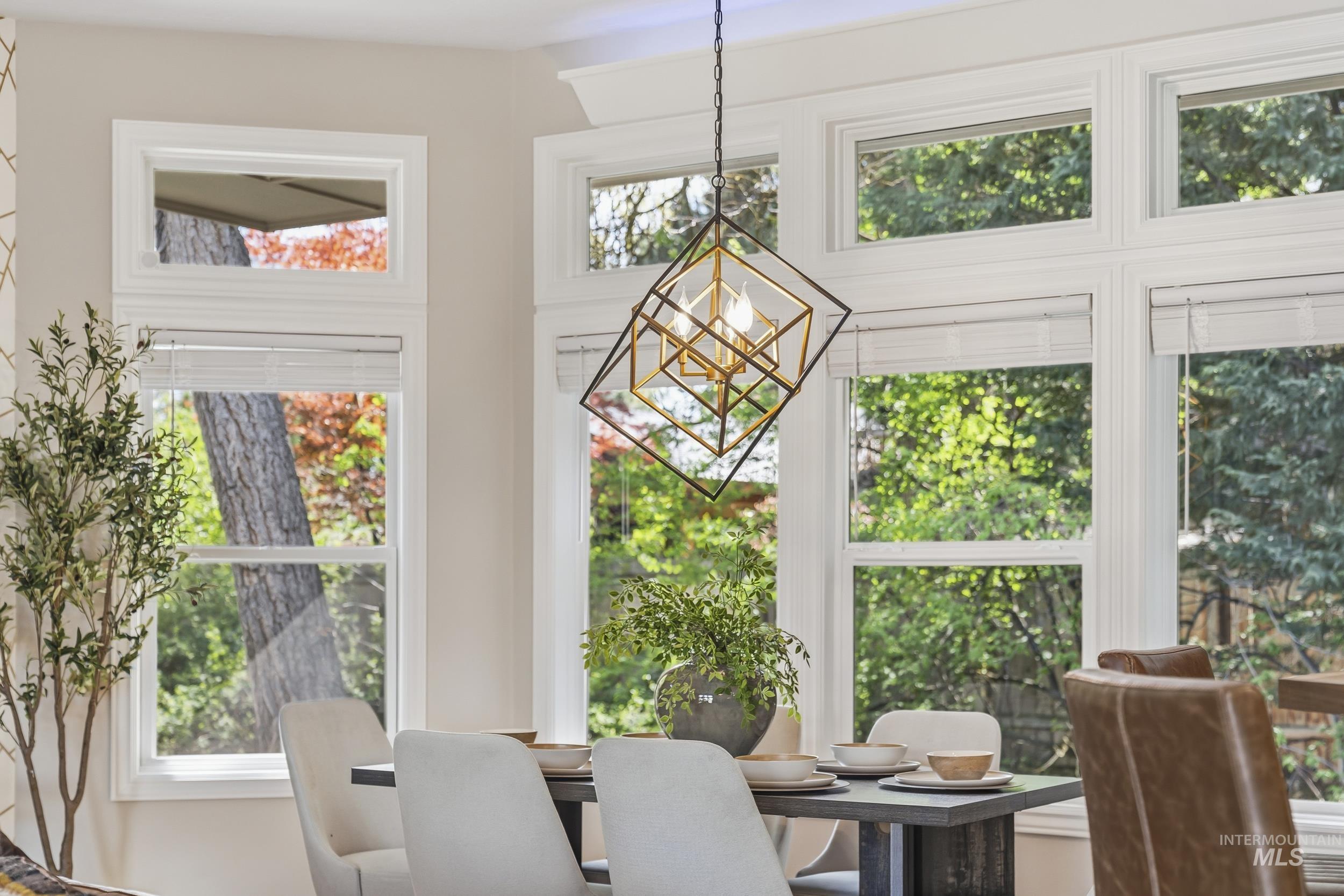 665 E Parkway Court, Boise, Idaho 83706, 3 Bedrooms, 2 Bathrooms, Residential For Sale, Price $875,000,MLS 98982316