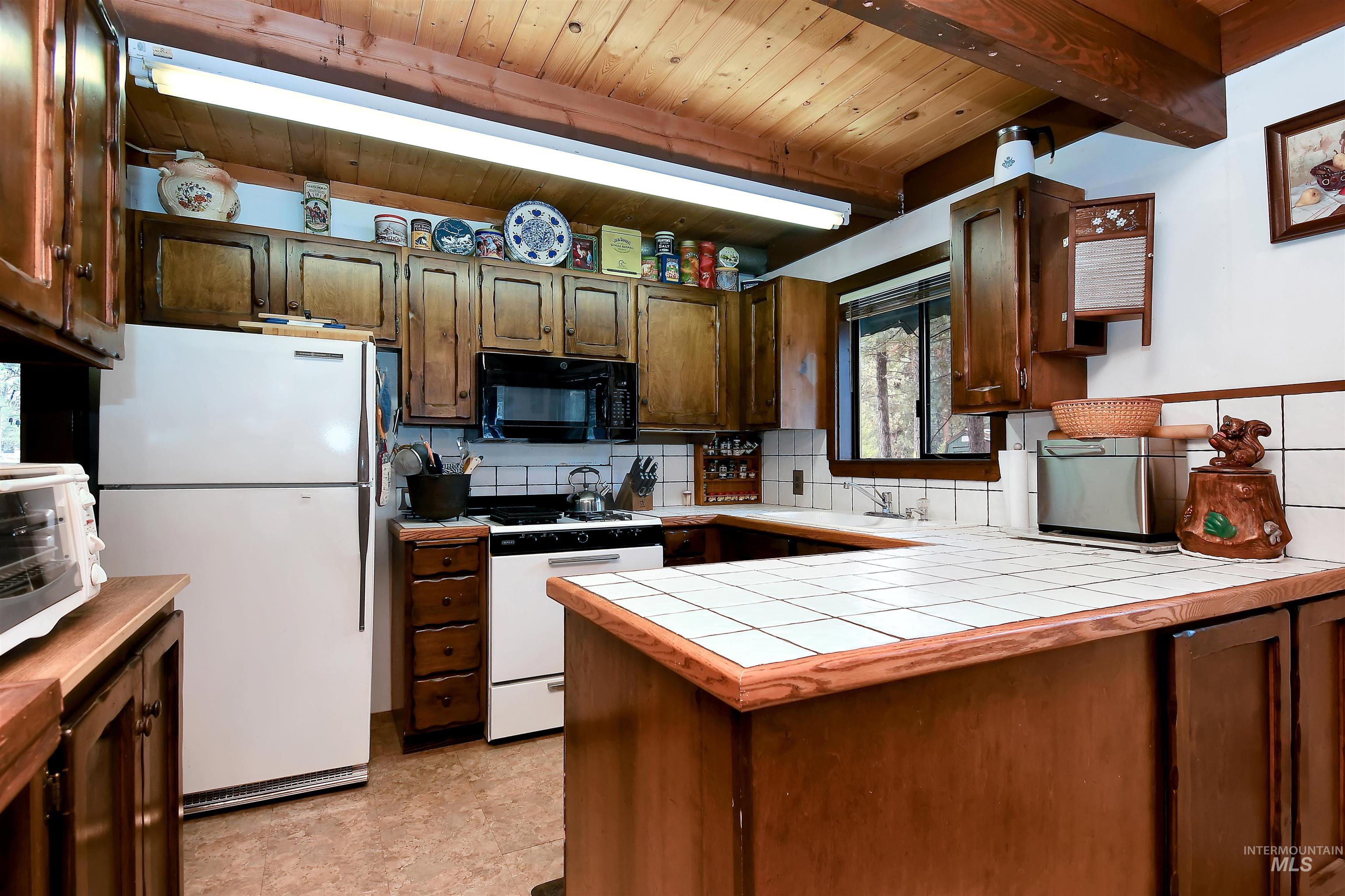 10 Bransons Dr, Lowman, Idaho 83637, 3 Bedrooms, 2 Bathrooms, Residential For Sale, Price $445,000, 98982319