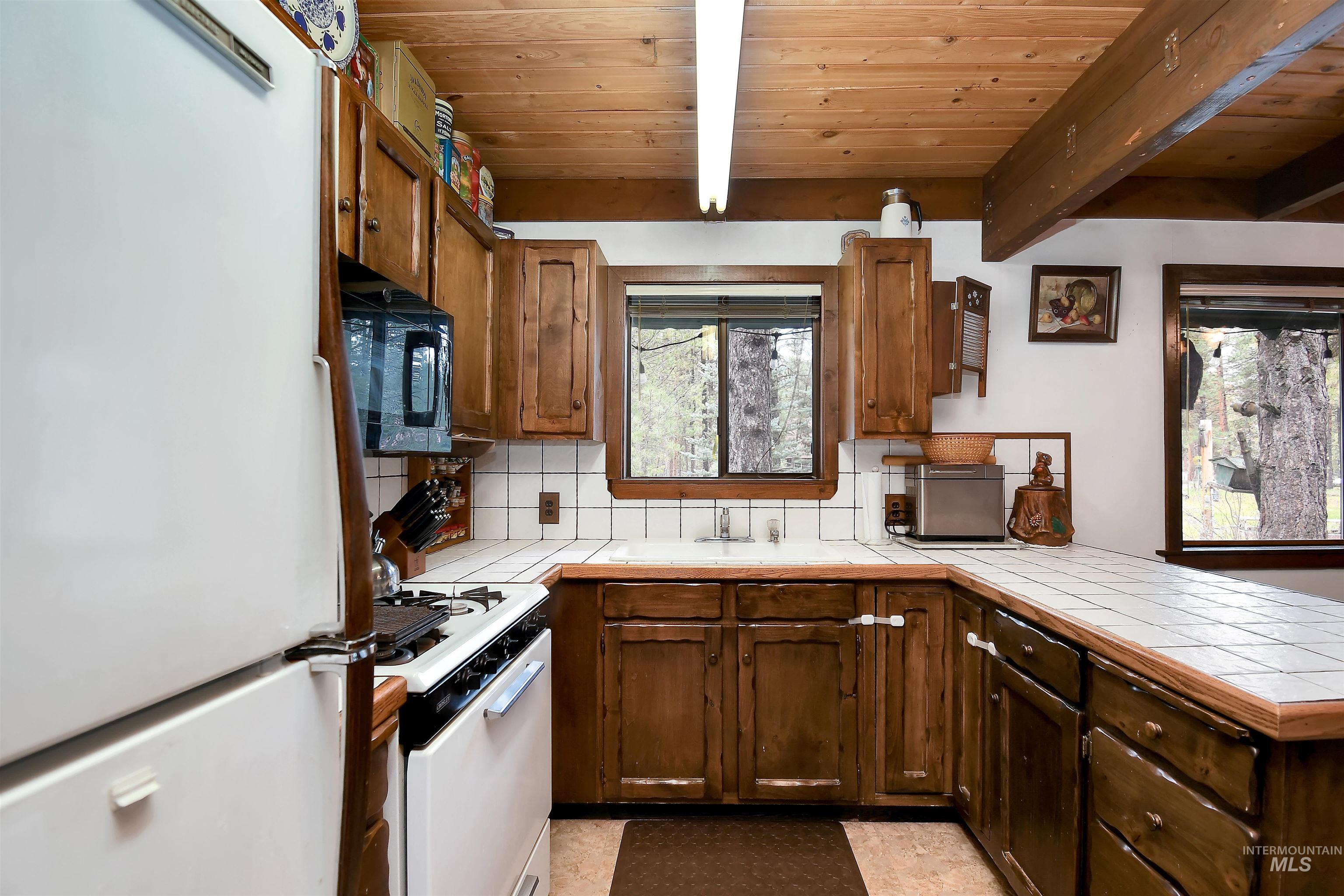 10 Bransons Dr, Lowman, Idaho 83637, 3 Bedrooms, 2 Bathrooms, Residential For Sale, Price $445,000, 98982319