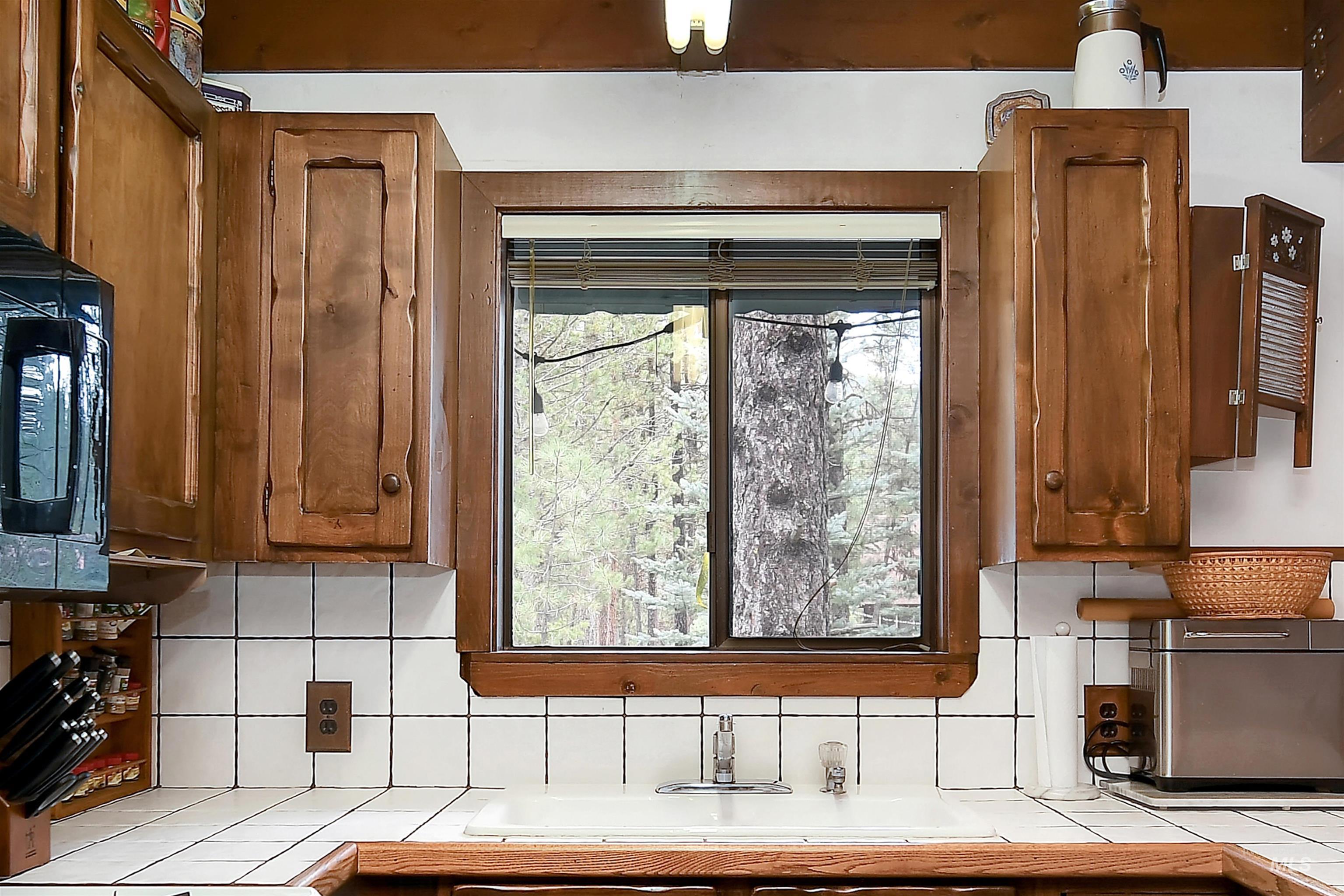 10 Bransons Dr, Lowman, Idaho 83637, 3 Bedrooms, 2 Bathrooms, Residential For Sale, Price $445,000, 98982319