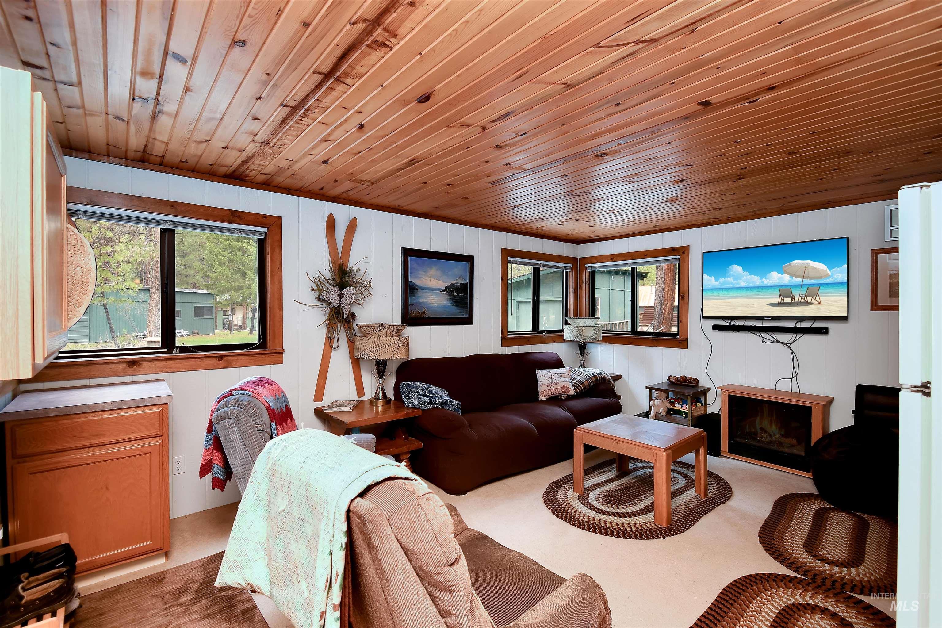 10 Bransons Dr, Lowman, Idaho 83637, 3 Bedrooms, 2 Bathrooms, Residential For Sale, Price $445,000, 98982319