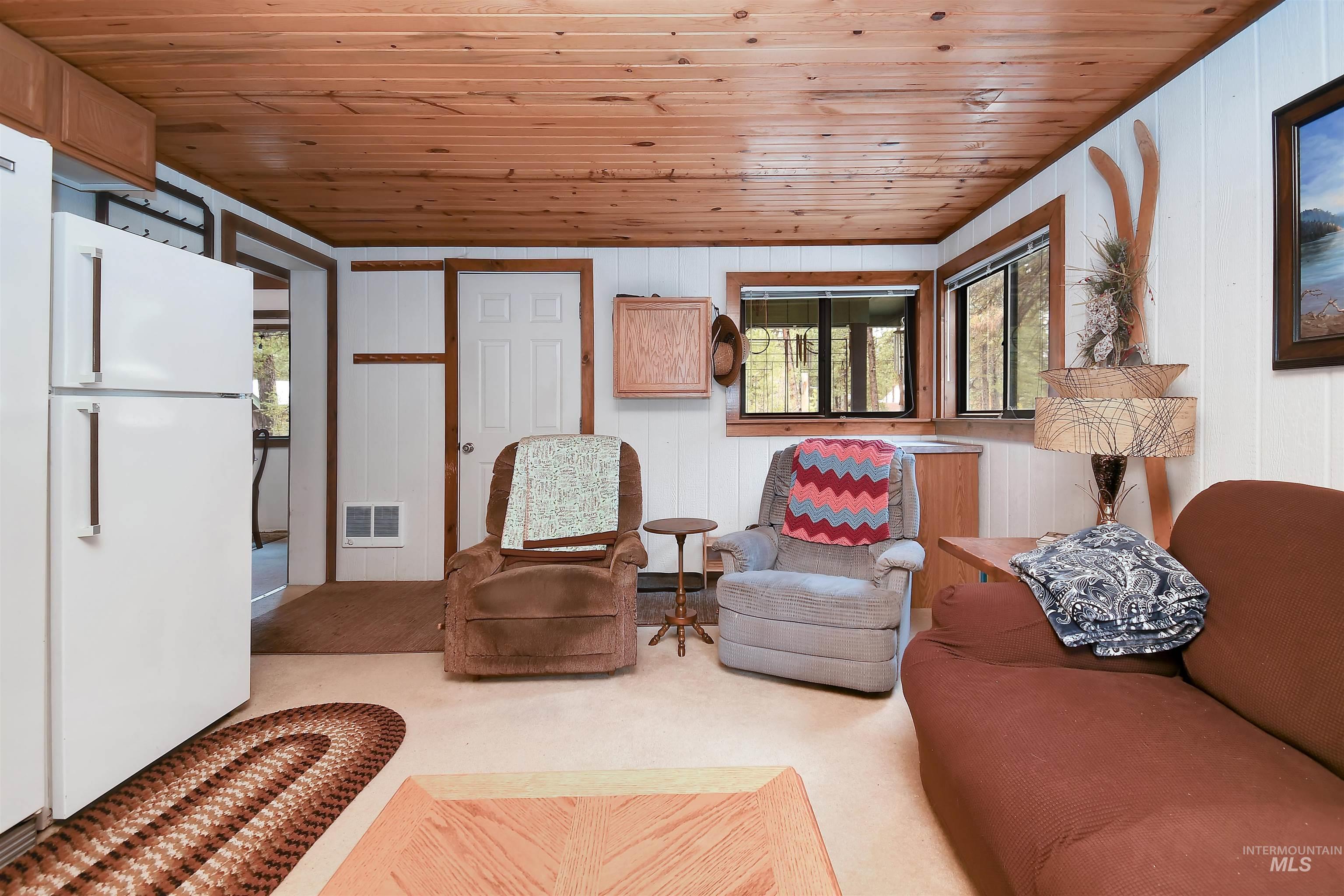 10 Bransons Dr, Lowman, Idaho 83637, 3 Bedrooms, 2 Bathrooms, Residential For Sale, Price $445,000, 98982319