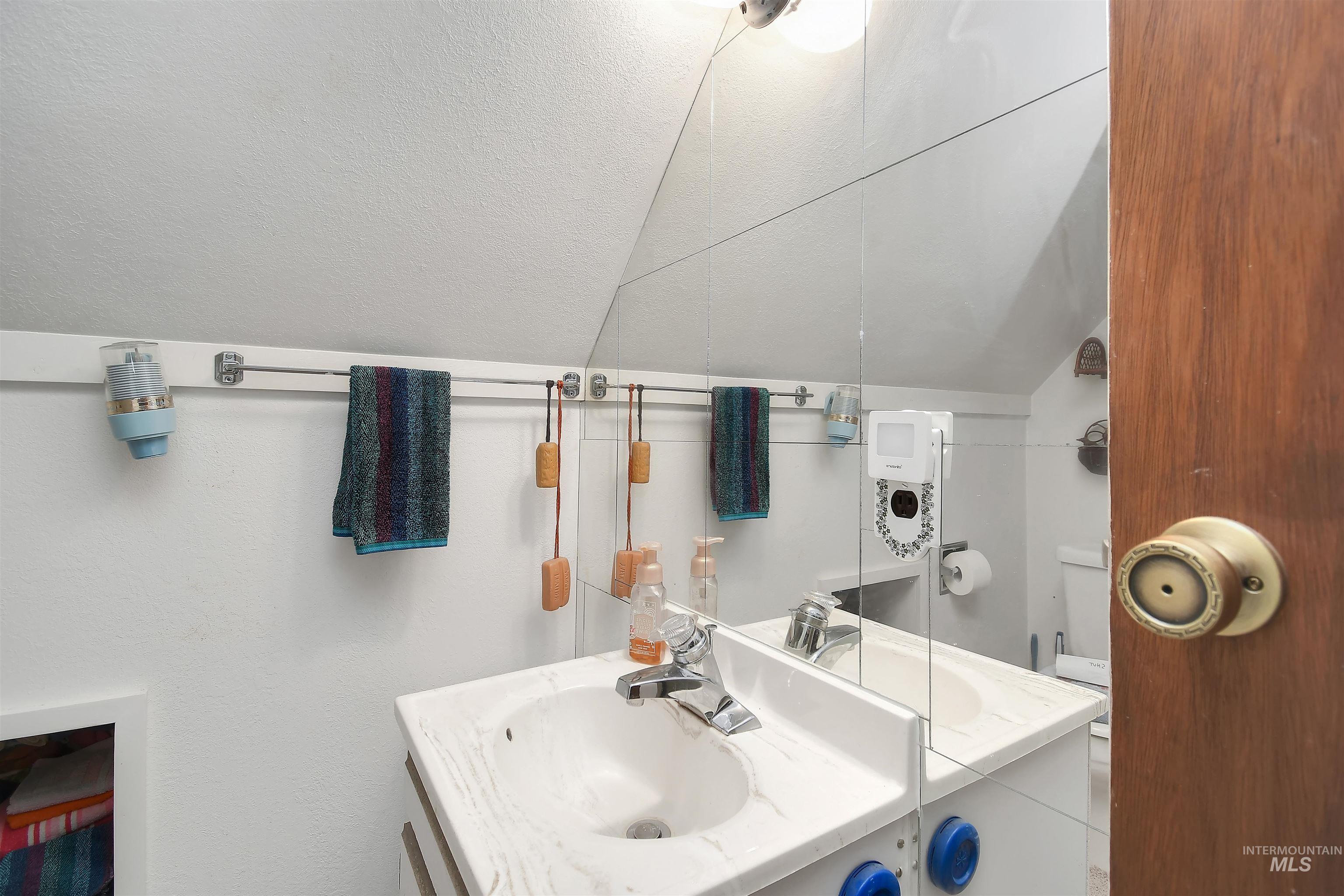 10 Bransons Dr, Lowman, Idaho 83637, 3 Bedrooms, 2 Bathrooms, Residential For Sale, Price $445,000, 98982319