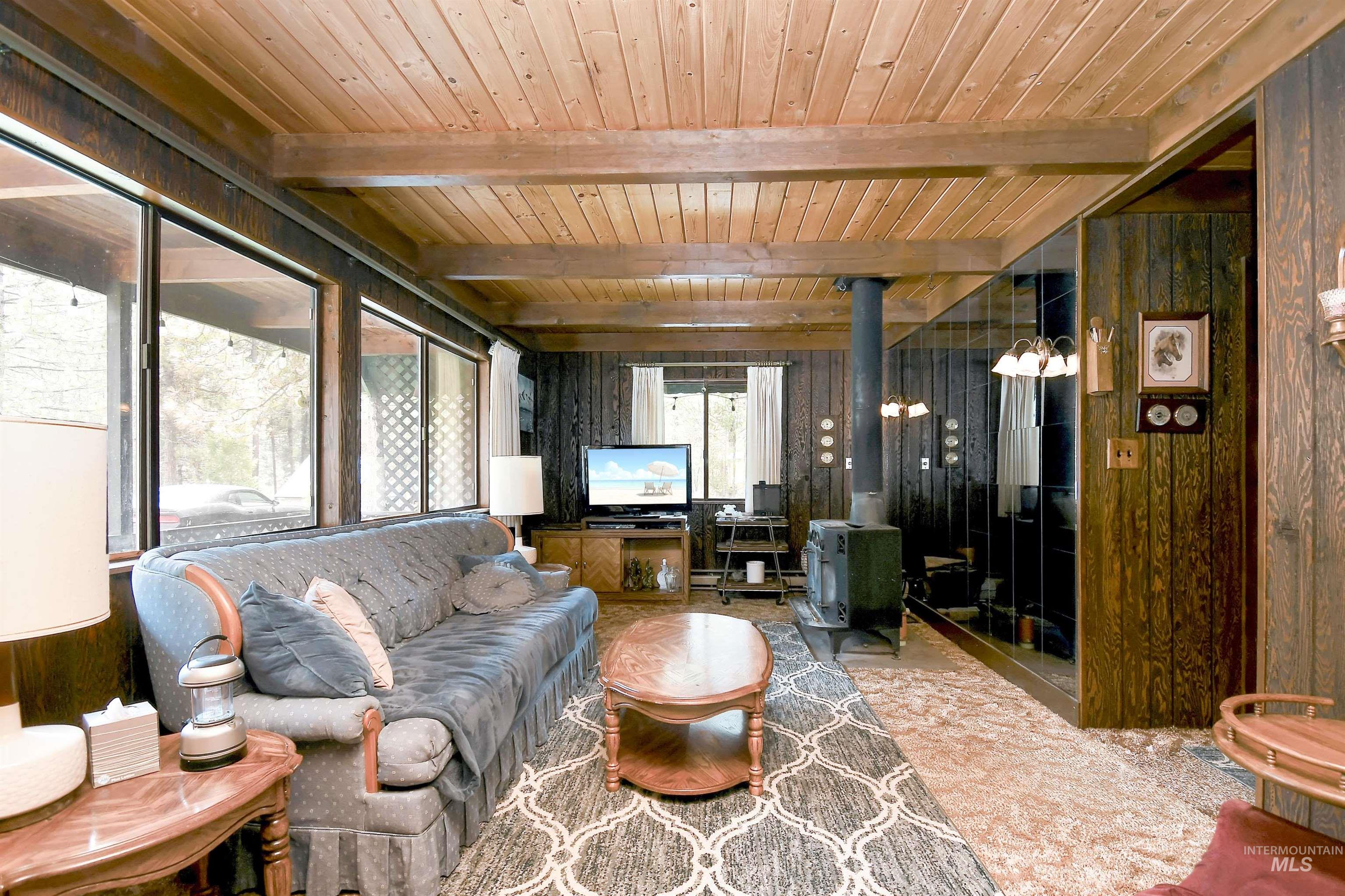 10 Bransons Dr, Lowman, Idaho 83637, 3 Bedrooms, 2 Bathrooms, Residential For Sale, Price $445,000, 98982319