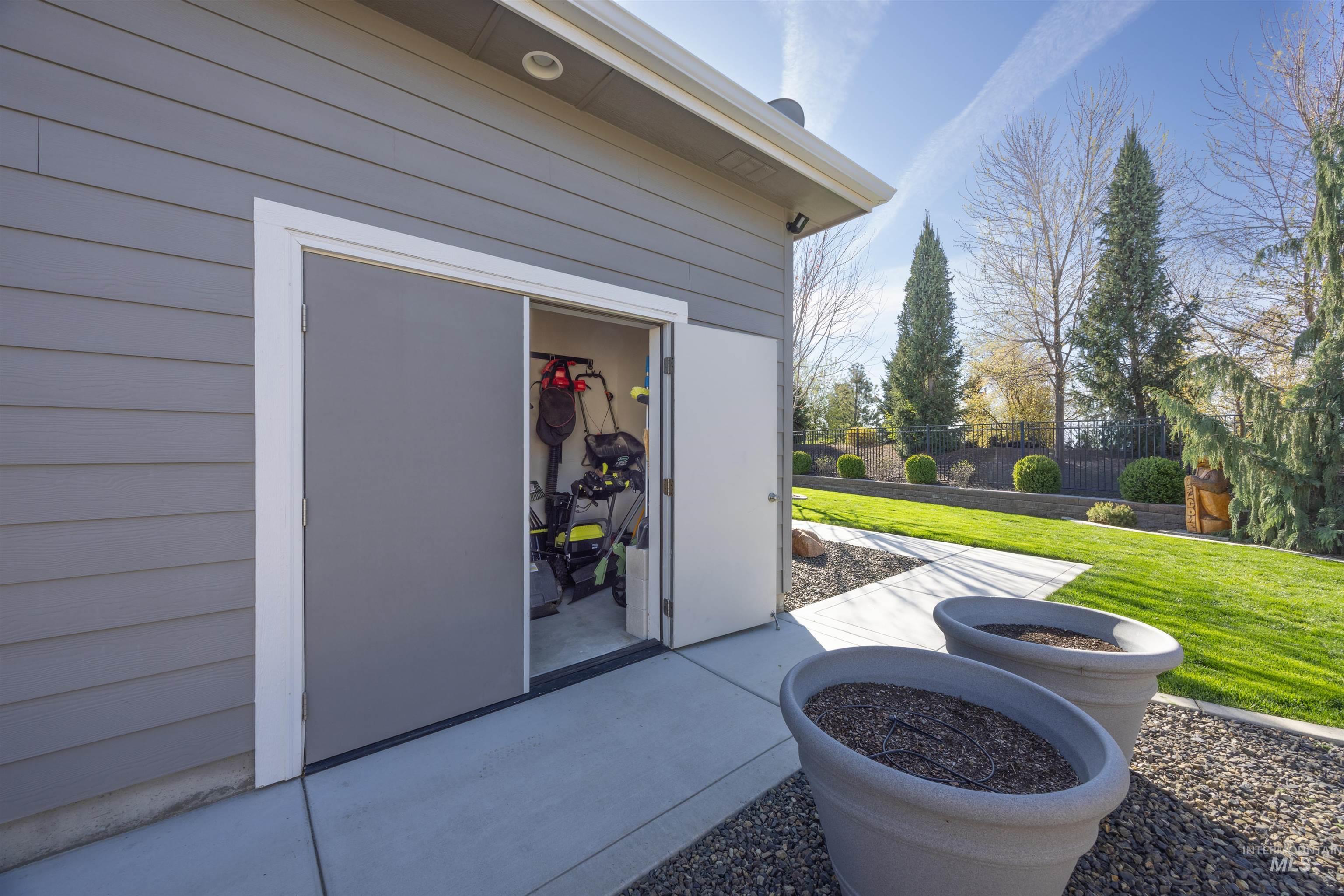 1864 N Heirloom Pl, Eagle, Idaho 83616, 4 Bedrooms, 3.5 Bathrooms, Residential For Sale, Price $1,289,500,MLS 98982321