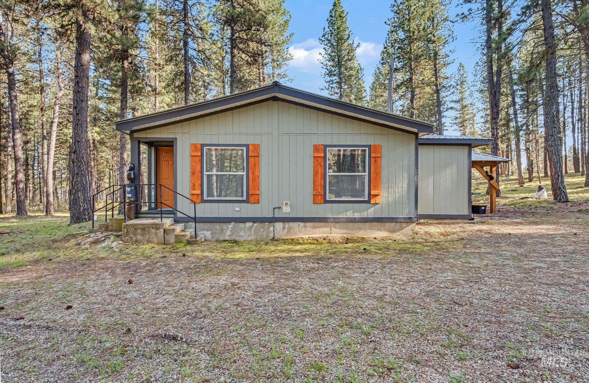35 Hiatt Circle, Idaho City, Idaho 83631, 2 Bedrooms, 2 Bathrooms, Residential For Sale, Price $379,900, 98982322