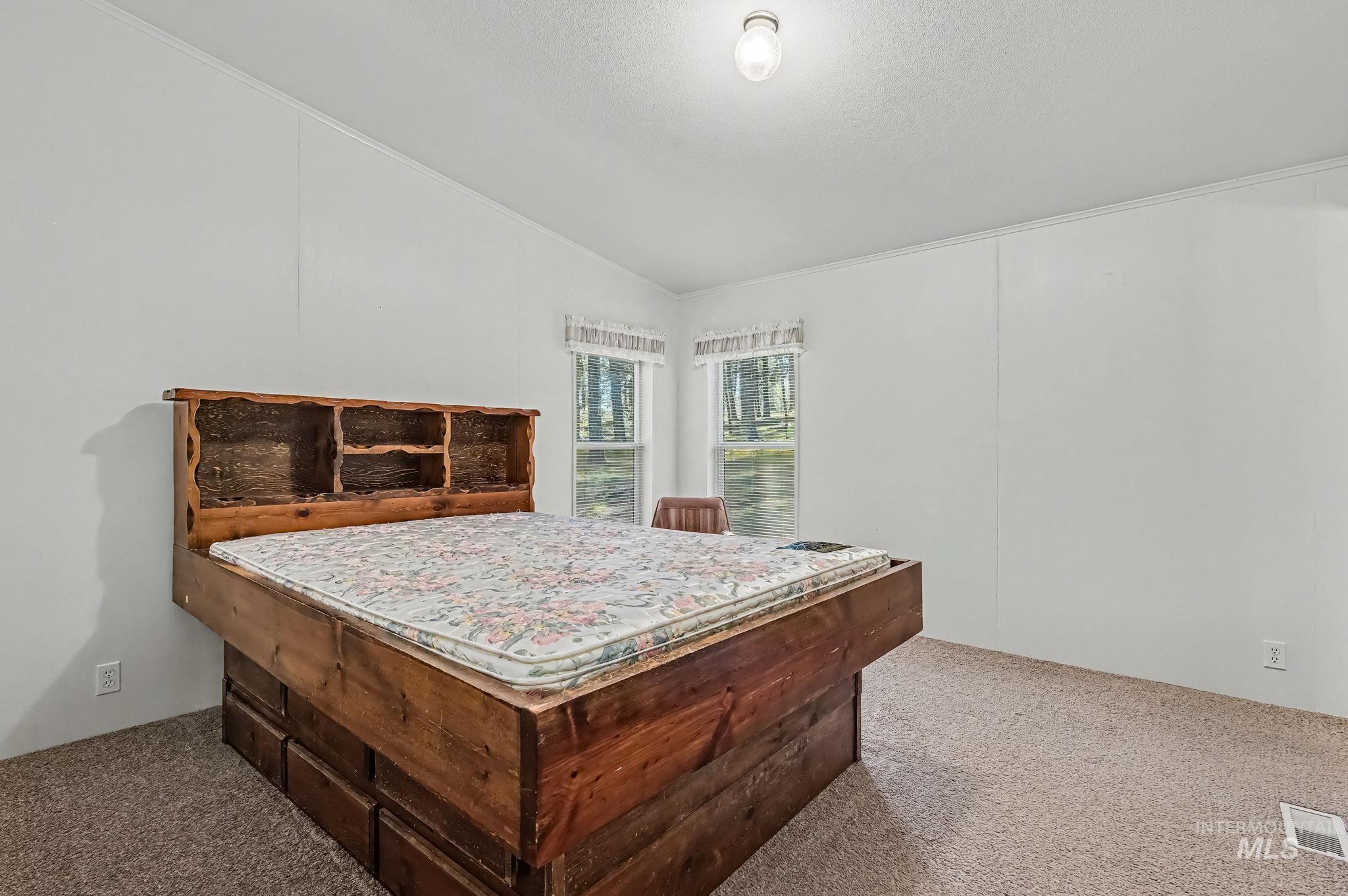 35 Hiatt Circle, Idaho City, Idaho 83631, 2 Bedrooms, 2 Bathrooms, Residential For Sale, Price $389,900, 98982322