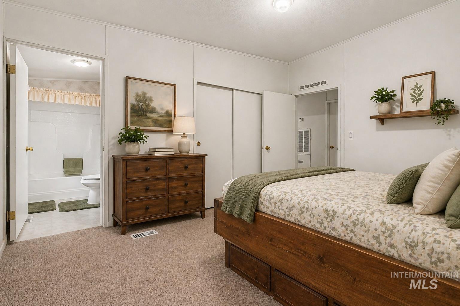 35 Hiatt Circle, Idaho City, Idaho 83631, 2 Bedrooms, 2 Bathrooms, Residential For Sale, Price $379,900, 98982322