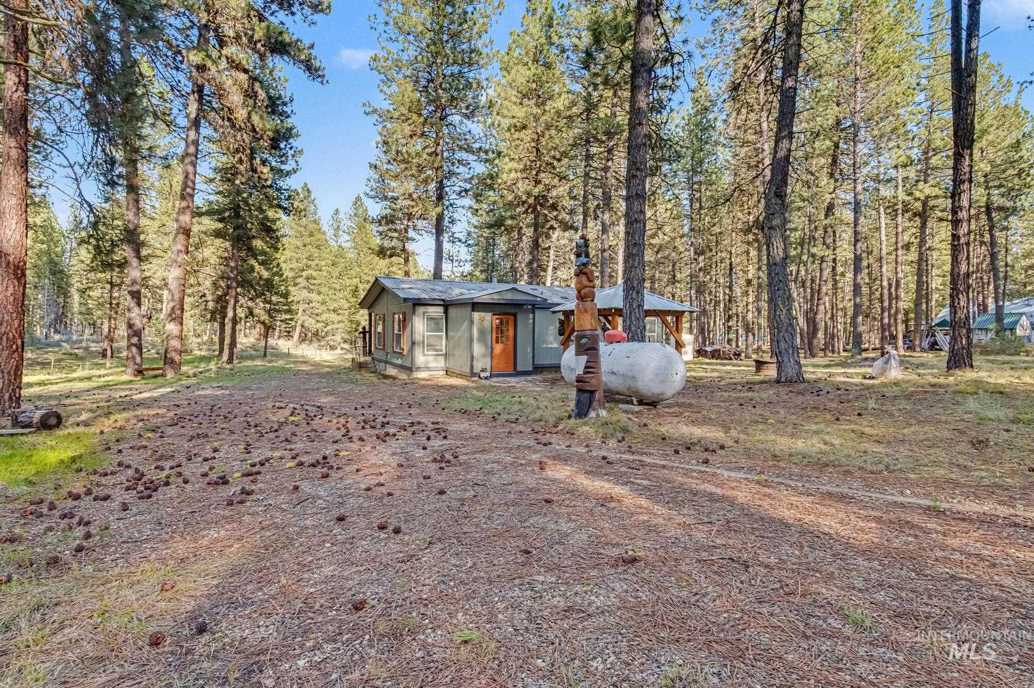 35 Hiatt Circle, Idaho City, Idaho 83631, 2 Bedrooms, 2 Bathrooms, Residential For Sale, Price $379,900, 98982322