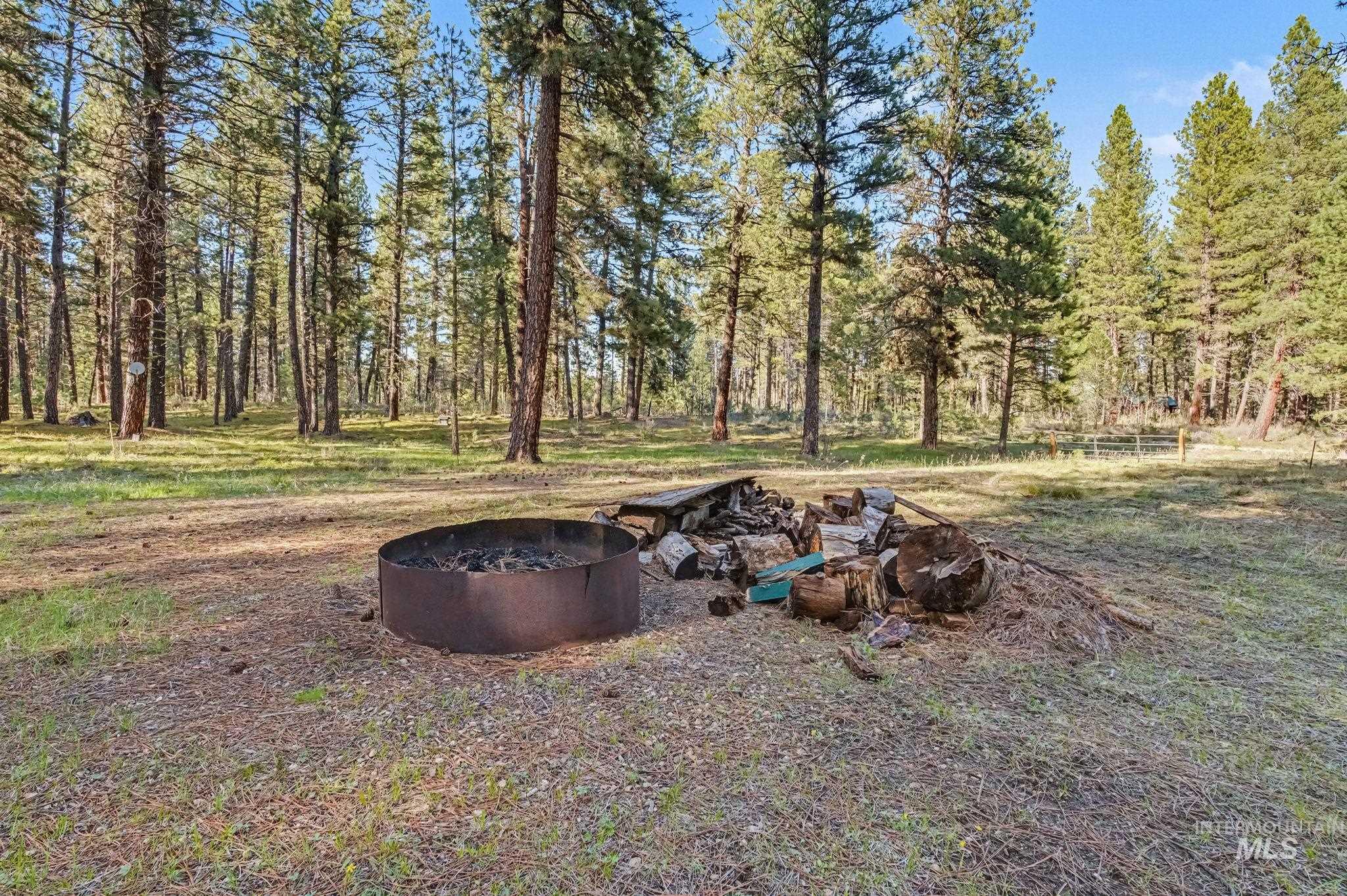 35 Hiatt Circle, Idaho City, Idaho 83631, 2 Bedrooms, 2 Bathrooms, Residential For Sale, Price $389,900, 98982322