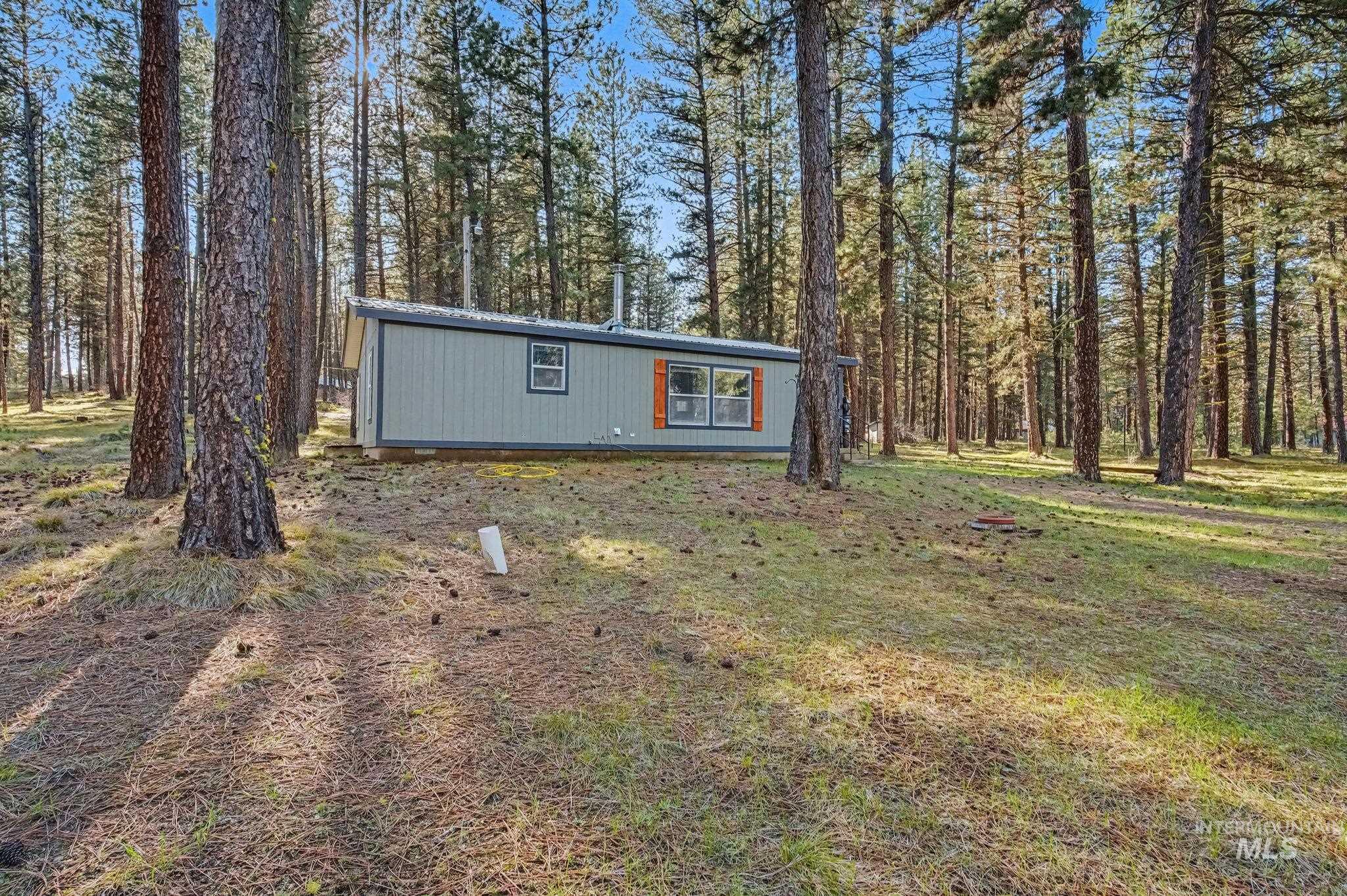 35 Hiatt Circle, Idaho City, Idaho 83631, 2 Bedrooms, 2 Bathrooms, Residential For Sale, Price $379,900, 98982322