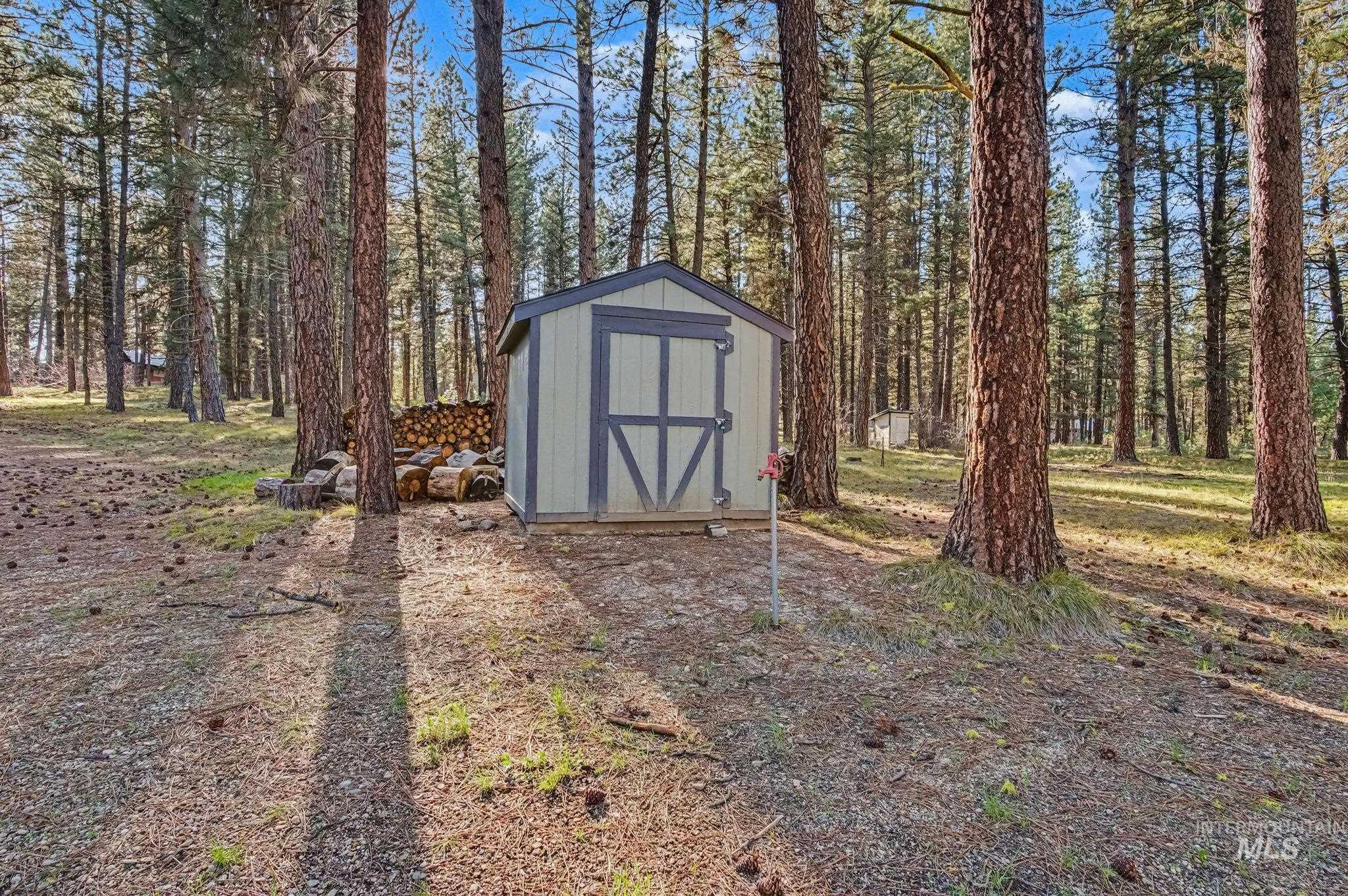 35 Hiatt Circle, Idaho City, Idaho 83631, 2 Bedrooms, 2 Bathrooms, Residential For Sale, Price $379,900, 98982322
