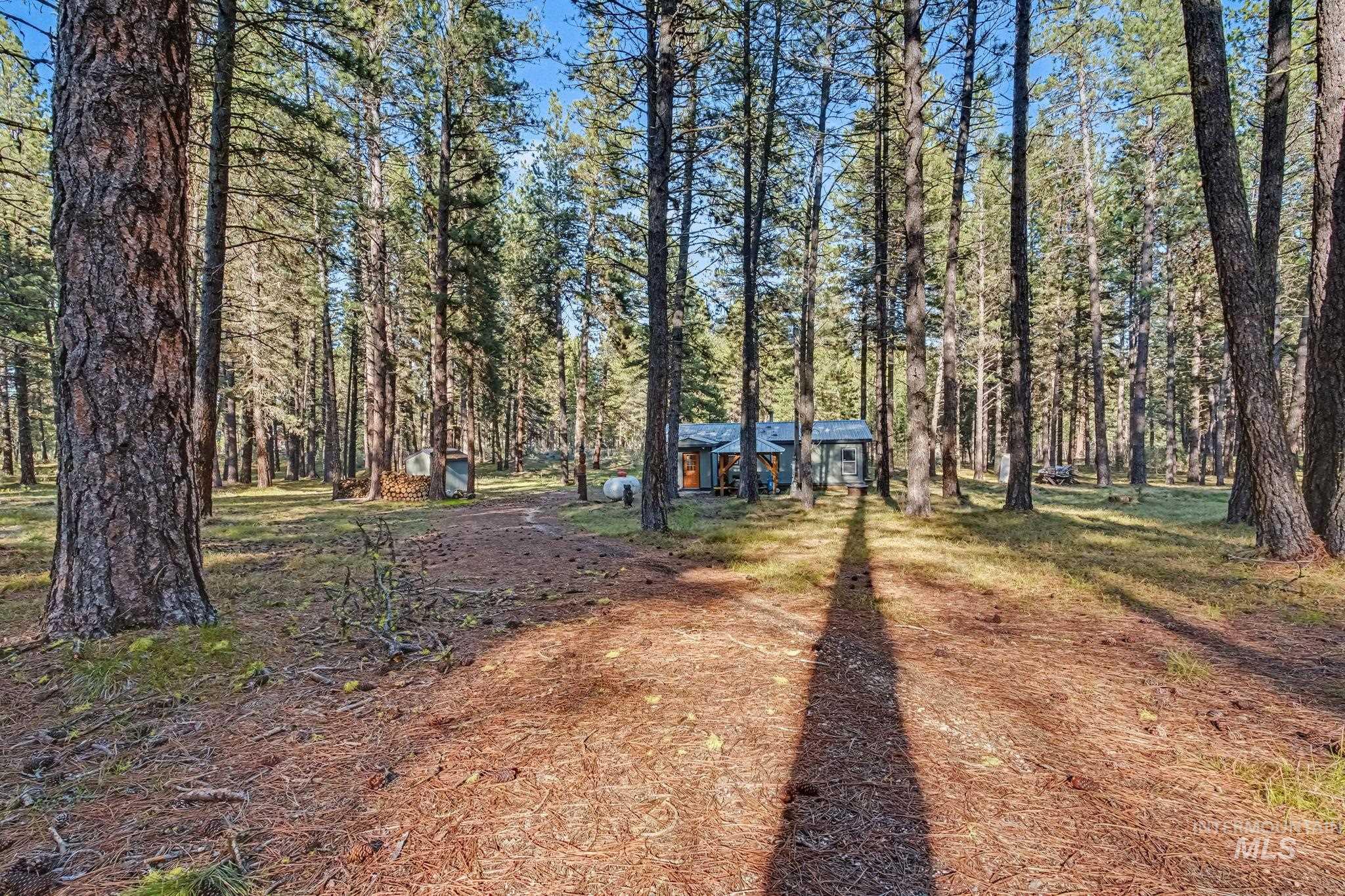 35 Hiatt Circle, Idaho City, Idaho 83631, 2 Bedrooms, 2 Bathrooms, Residential For Sale, Price $379,900, 98982322