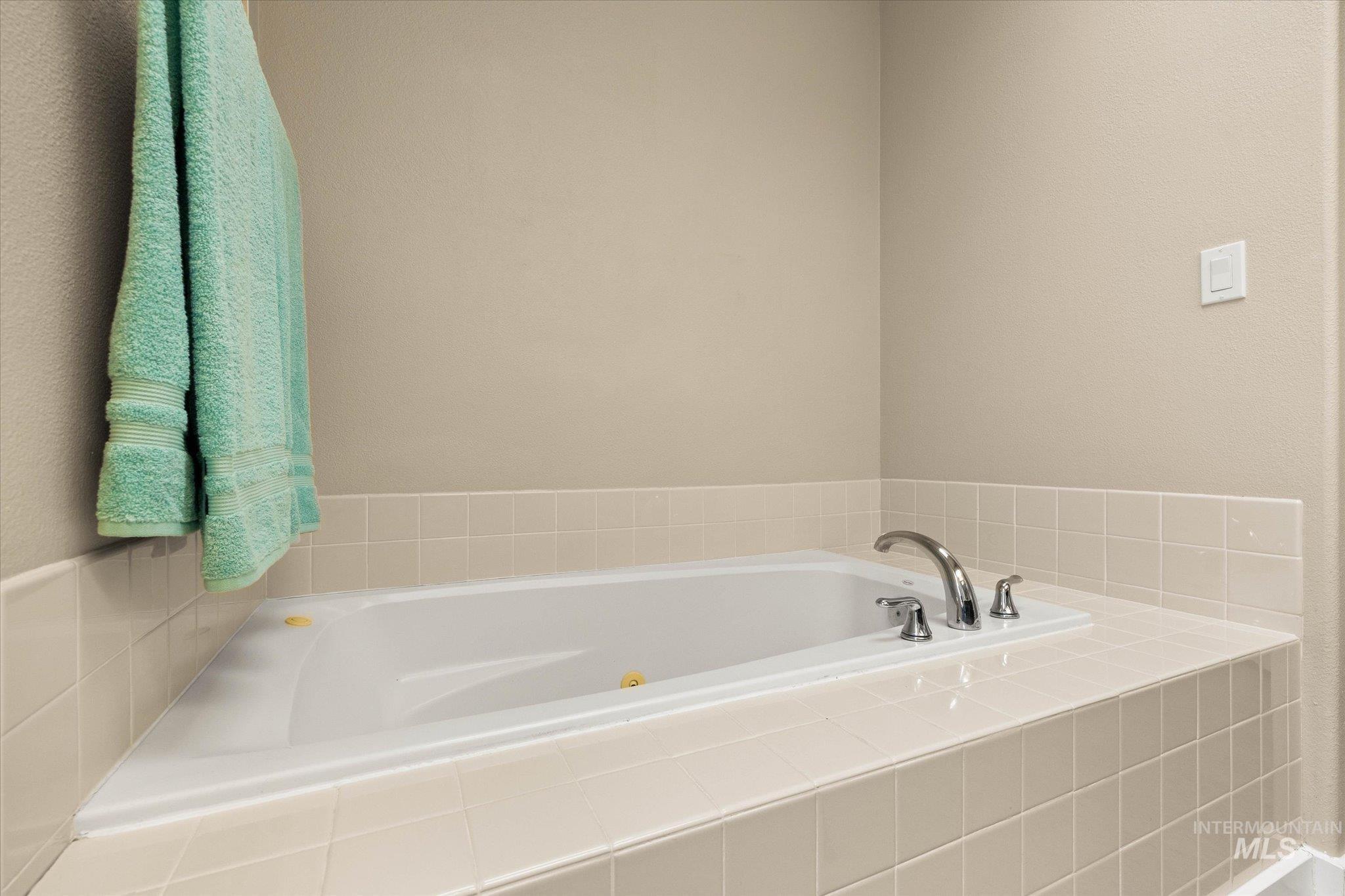 77 S Silverwood Way, Eagle, Idaho 83616, 3 Bedrooms, 2 Bathrooms, Residential For Sale, Price $493,900, 98982324