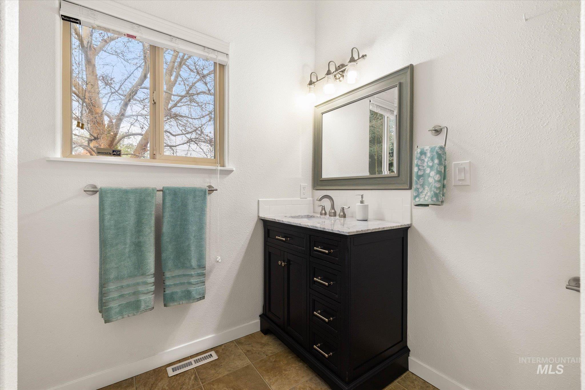 77 S Silverwood Way, Eagle, Idaho 83616, 3 Bedrooms, 2 Bathrooms, Residential For Sale, Price $493,900, 98982324