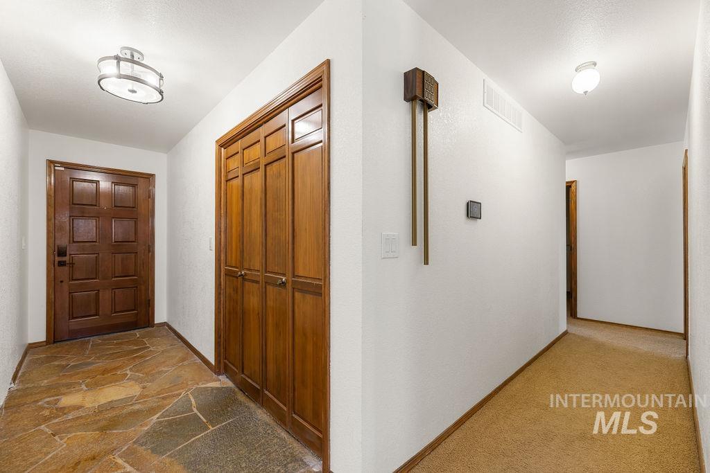 1096 S Kingfisher Way, Boise, Idaho 83709, 4 Bedrooms, 3.5 Bathrooms, Residential For Sale, Price $725,000,MLS 98982327