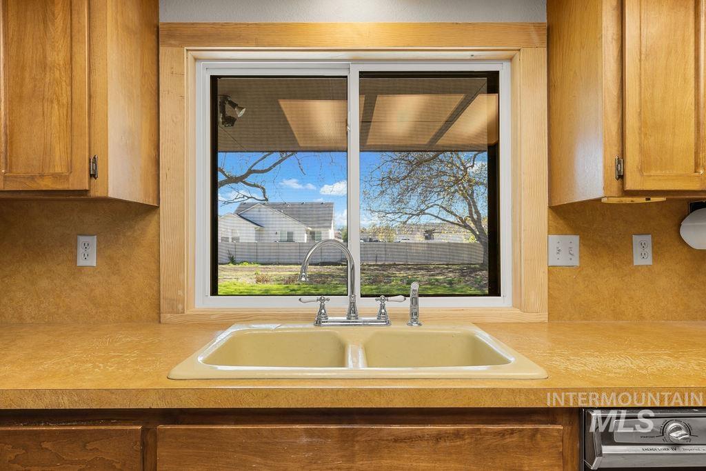 1096 S Kingfisher Way, Boise, Idaho 83709, 4 Bedrooms, 3.5 Bathrooms, Residential For Sale, Price $725,000,MLS 98982327