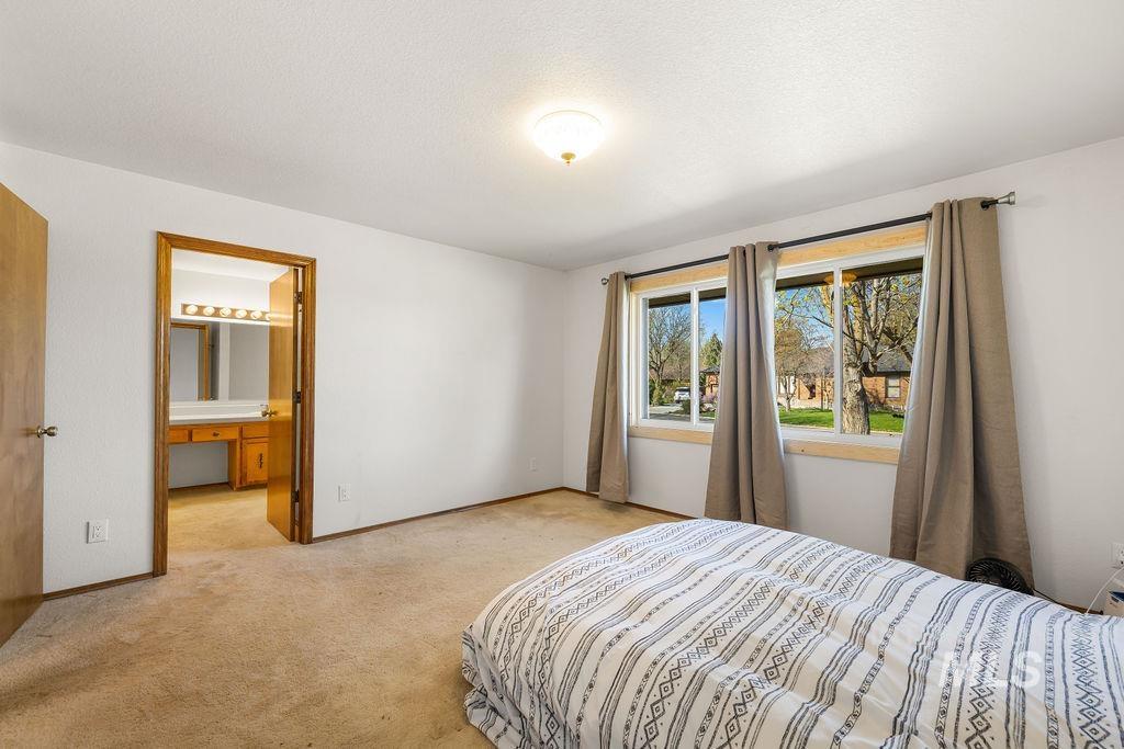 1096 S Kingfisher Way, Boise, Idaho 83709, 4 Bedrooms, 3.5 Bathrooms, Residential For Sale, Price $725,000,MLS 98982327