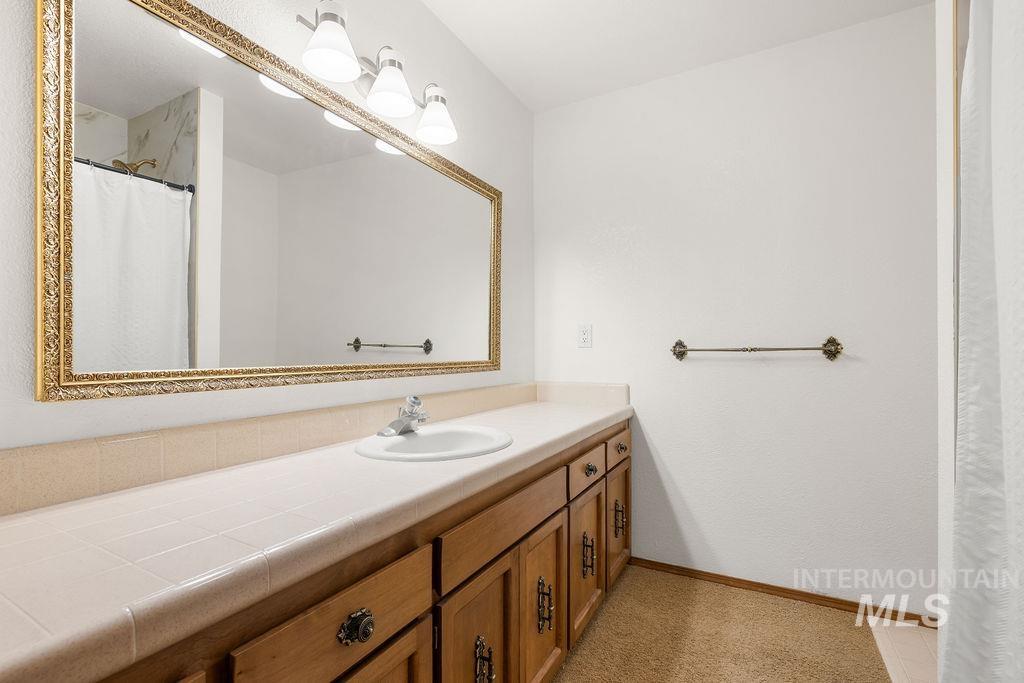 1096 S Kingfisher Way, Boise, Idaho 83709, 4 Bedrooms, 3.5 Bathrooms, Residential For Sale, Price $725,000,MLS 98982327