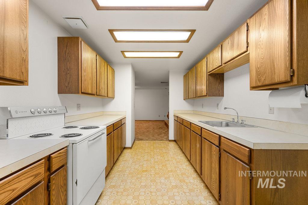 1096 S Kingfisher Way, Boise, Idaho 83709, 4 Bedrooms, 3.5 Bathrooms, Residential For Sale, Price $725,000,MLS 98982327