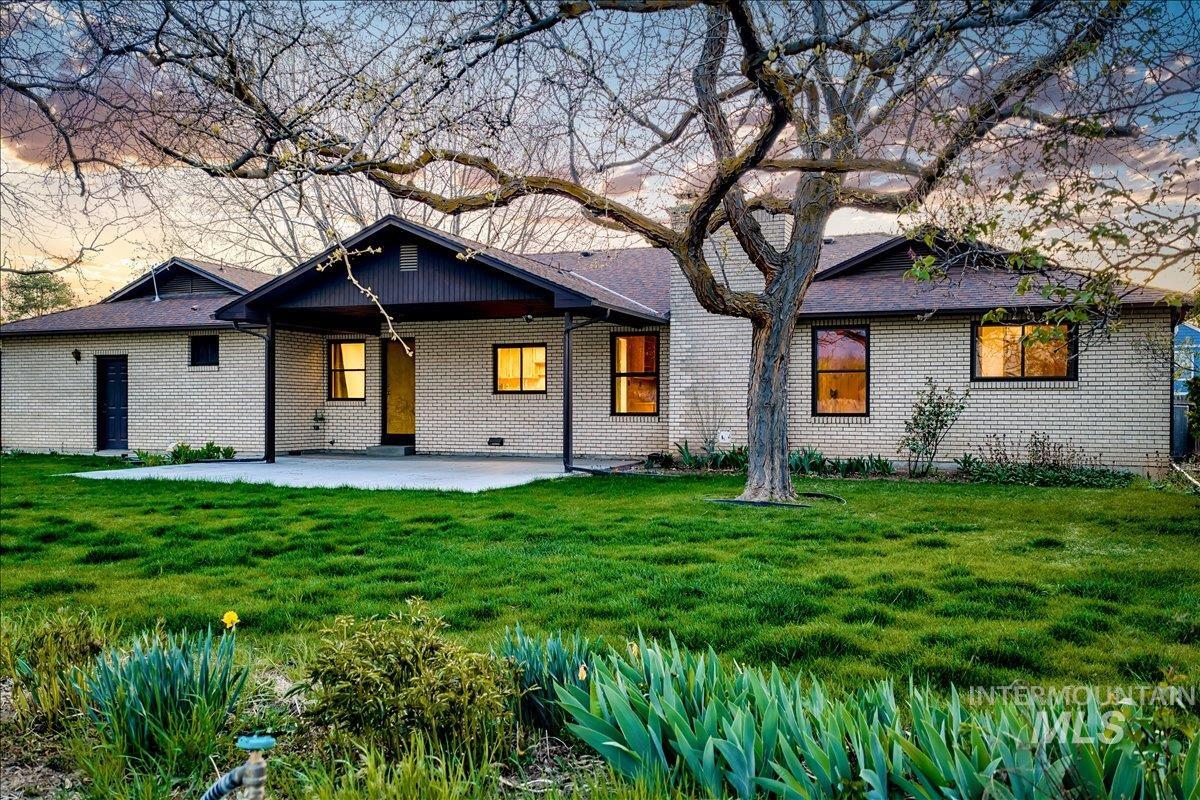 1096 S Kingfisher Way, Boise, Idaho 83709, 4 Bedrooms, 3.5 Bathrooms, Residential For Sale, Price $725,000,MLS 98982327