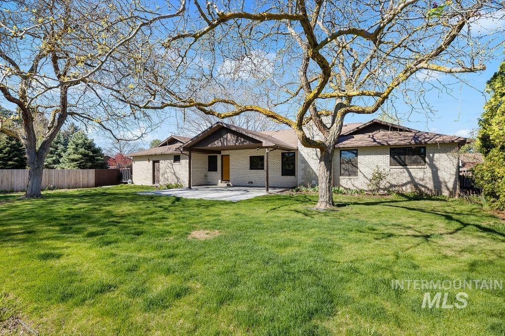 1096 S Kingfisher Way, Boise, Idaho 83709, 4 Bedrooms, 3.5 Bathrooms, Residential For Sale, Price $725,000,MLS 98982327