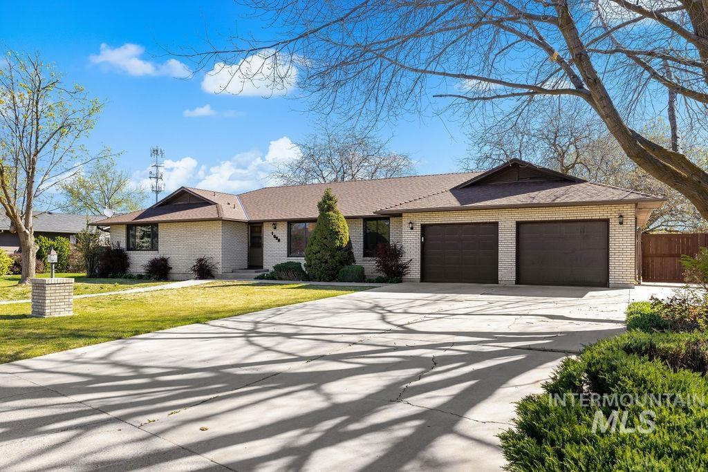 1096 S Kingfisher Way, Boise, Idaho 83709, 4 Bedrooms, 3.5 Bathrooms, Residential For Sale, Price $725,000,MLS 98982327