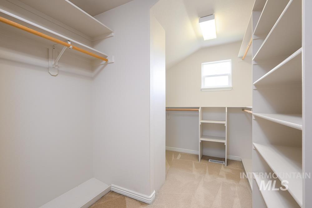 427 S Silver Bow Ave., Eagle, Idaho 83616, 4 Bedrooms, 2.5 Bathrooms, Residential For Sale, Price $695,000,MLS 98982328