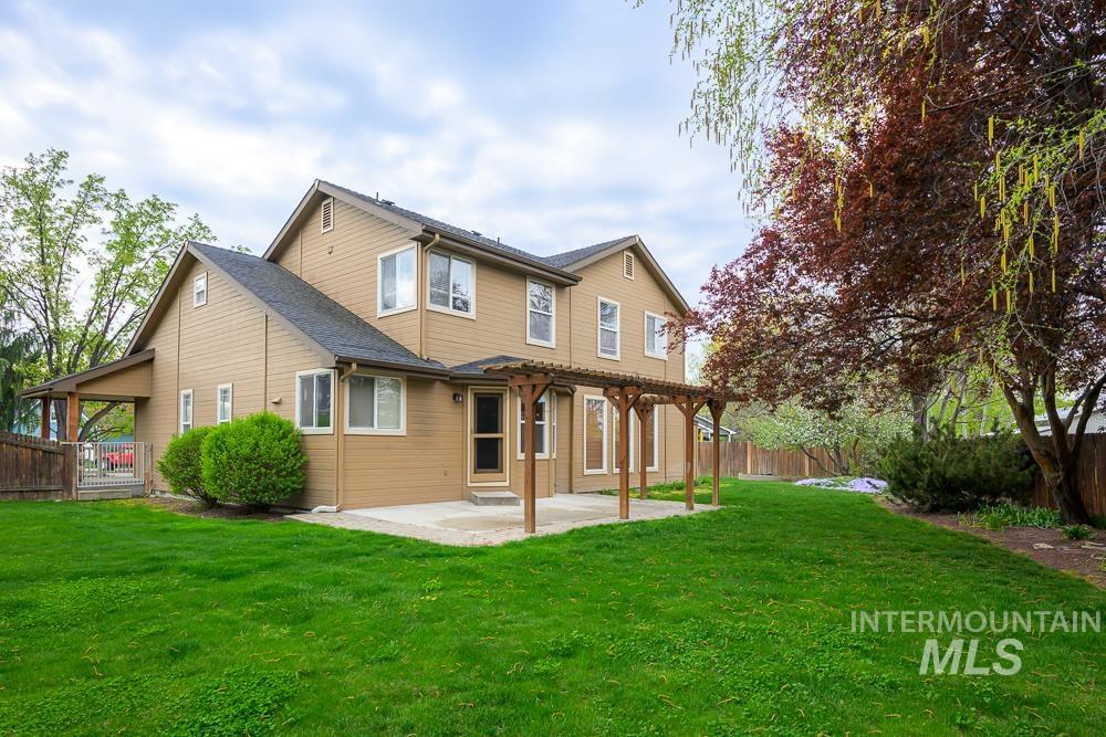 427 S Silver Bow Ave., Eagle, Idaho 83616, 4 Bedrooms, 2.5 Bathrooms, Residential For Sale, Price $695,000,MLS 98982328