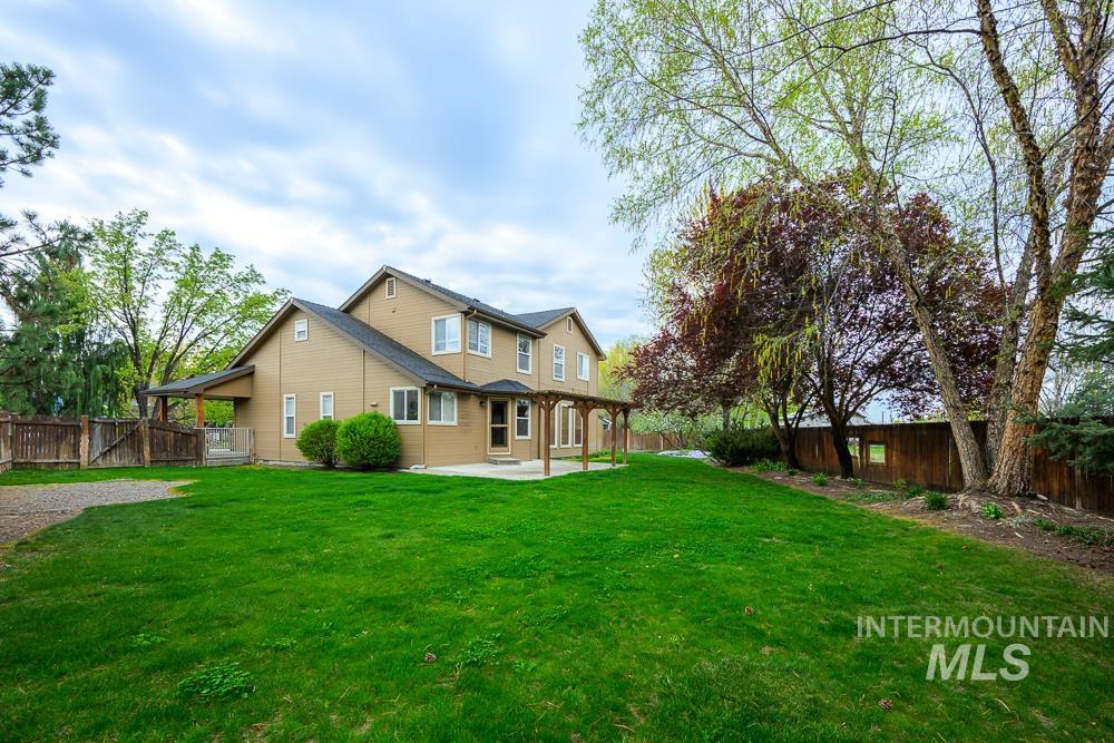 427 S Silver Bow Ave., Eagle, Idaho 83616, 4 Bedrooms, 2.5 Bathrooms, Residential For Sale, Price $695,000,MLS 98982328