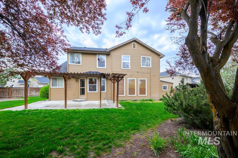 427 S Silver Bow Ave., Eagle, Idaho 83616, 4 Bedrooms, 2.5 Bathrooms, Residential For Sale, Price $695,000,MLS 98982328