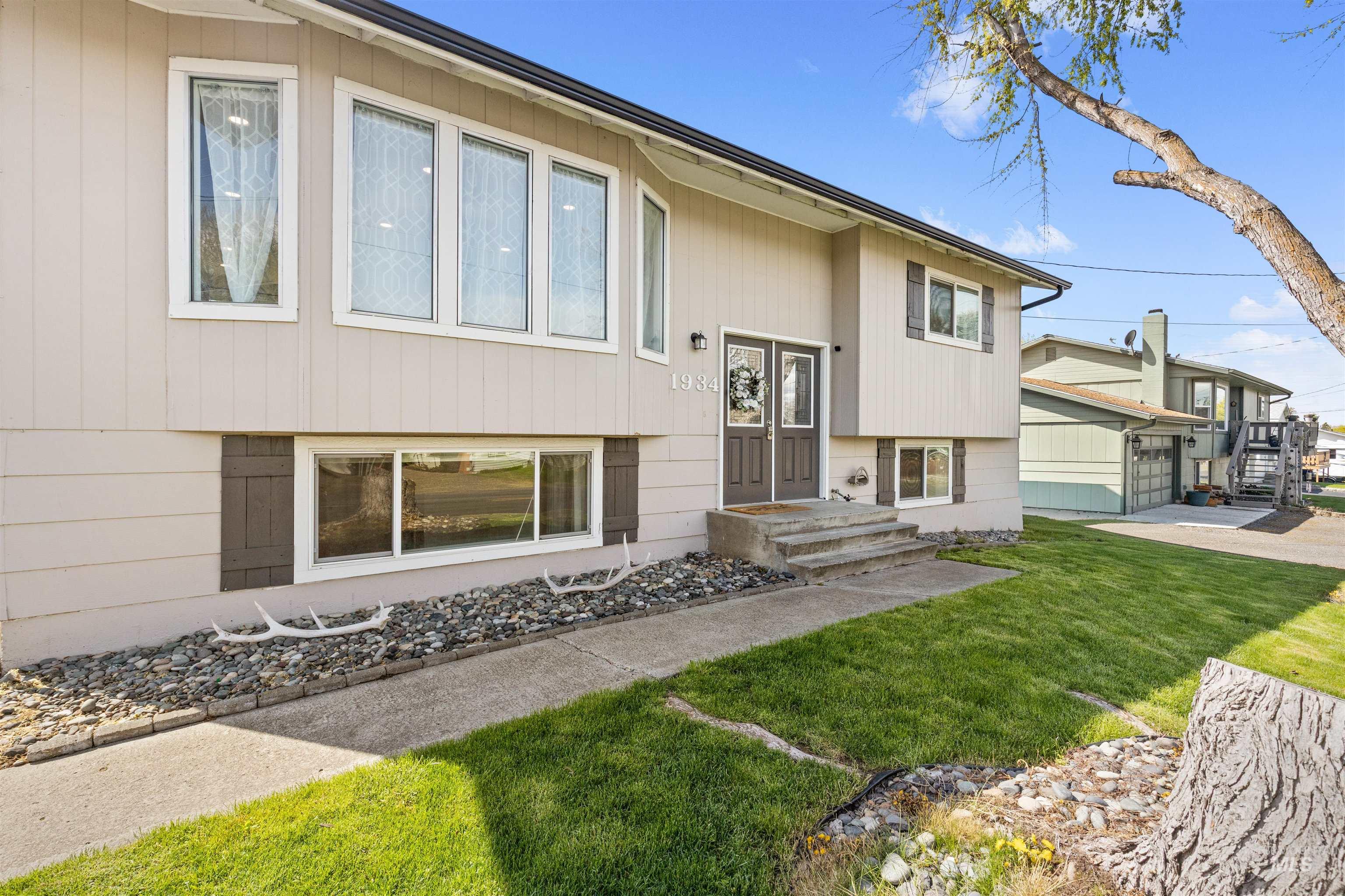 1934 Powers Ave, Lewiston, Idaho 83501, 3 Bedrooms, 2 Bathrooms, Residential For Sale, Price $469,000, 98982329