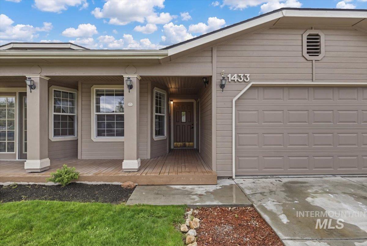 1433 W Elm Pl, Meridian, Idaho 83642, 3 Bedrooms, 2 Bathrooms, Residential For Sale, Price $360,000,MLS 98982332