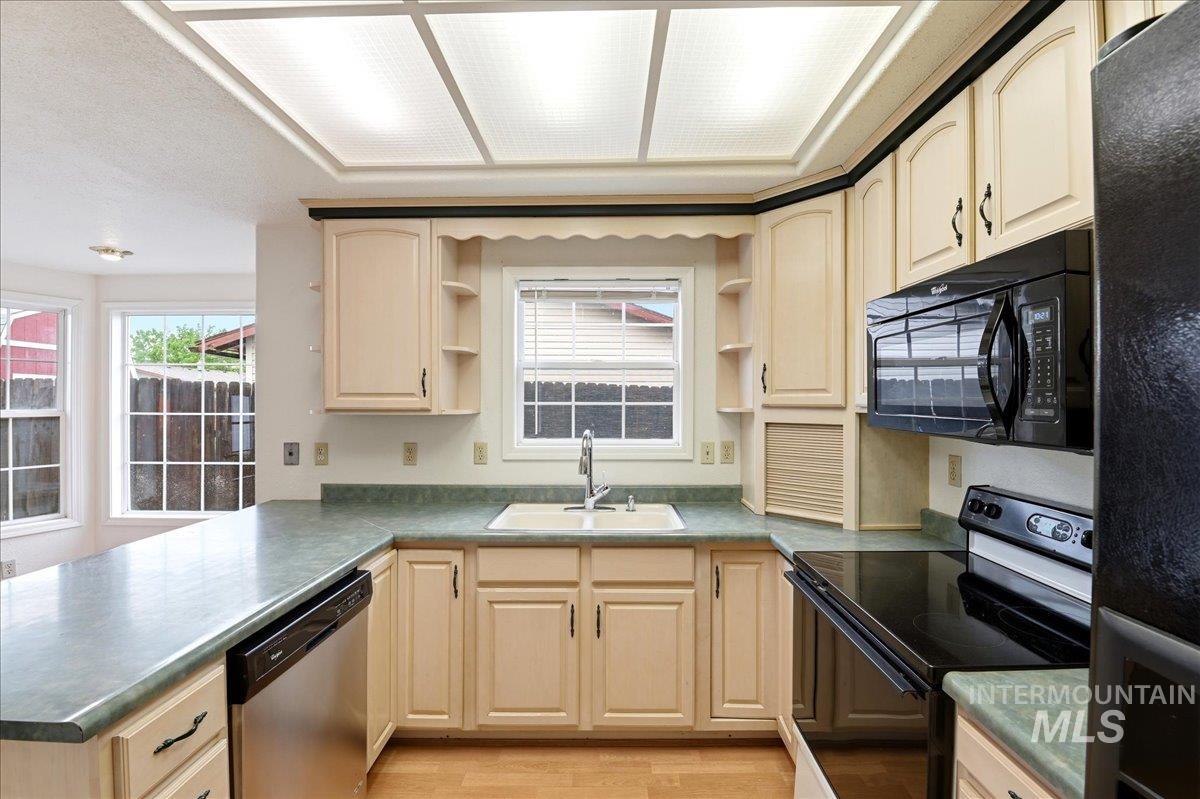 1433 W Elm Pl, Meridian, Idaho 83642, 3 Bedrooms, 2 Bathrooms, Residential For Sale, Price $360,000,MLS 98982332