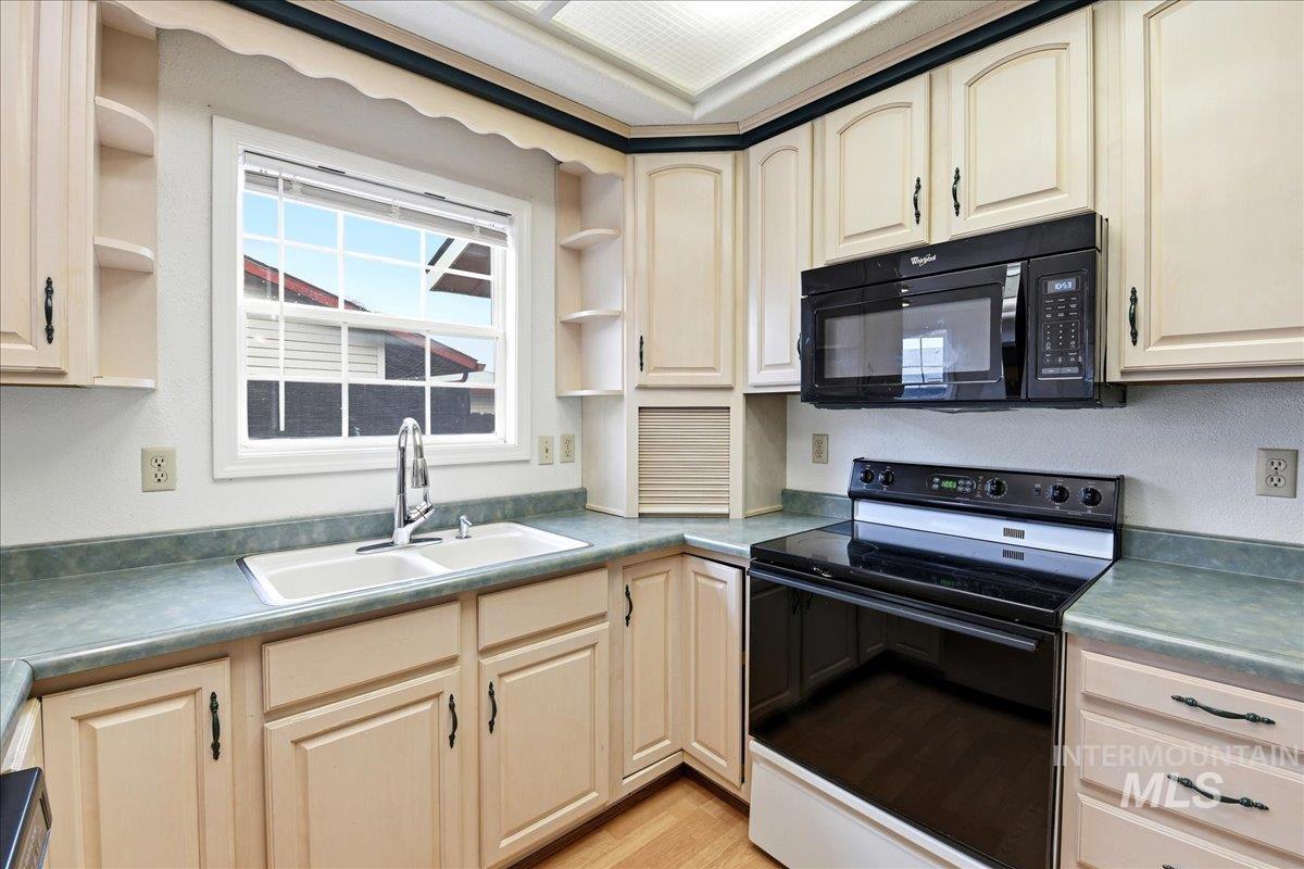 1433 W Elm Pl, Meridian, Idaho 83642, 3 Bedrooms, 2 Bathrooms, Residential For Sale, Price $360,000,MLS 98982332