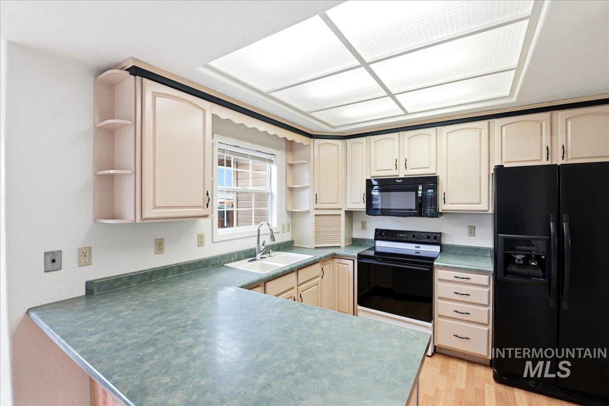 1433 W Elm Pl, Meridian, Idaho 83642, 3 Bedrooms, 2 Bathrooms, Residential For Sale, Price $360,000,MLS 98982332