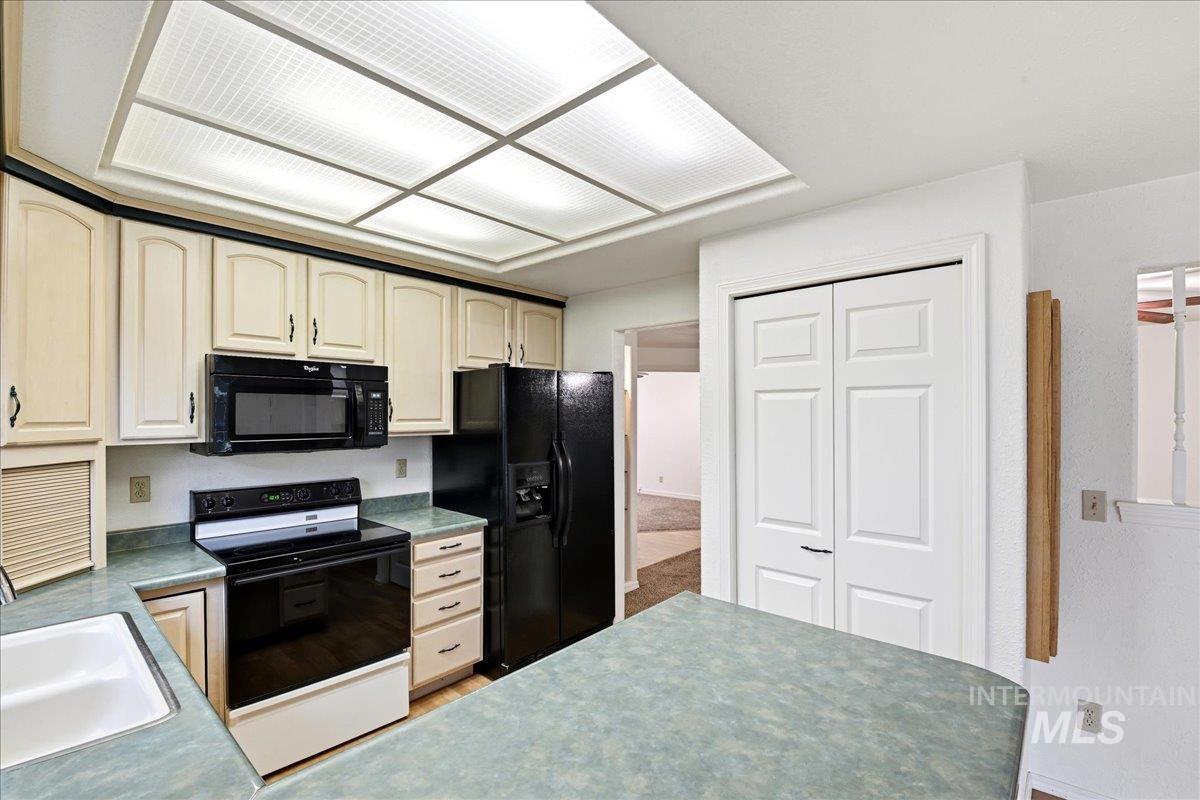 1433 W Elm Pl, Meridian, Idaho 83642, 3 Bedrooms, 2 Bathrooms, Residential For Sale, Price $360,000,MLS 98982332