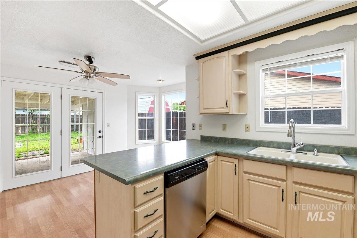 1433 W Elm Pl, Meridian, Idaho 83642, 3 Bedrooms, 2 Bathrooms, Residential For Sale, Price $360,000,MLS 98982332