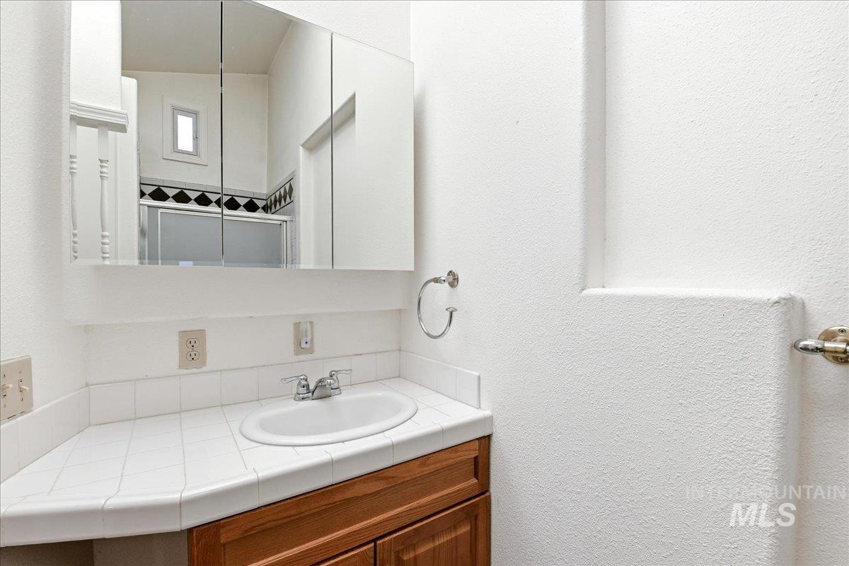 1433 W Elm Pl, Meridian, Idaho 83642, 3 Bedrooms, 2 Bathrooms, Residential For Sale, Price $360,000,MLS 98982332