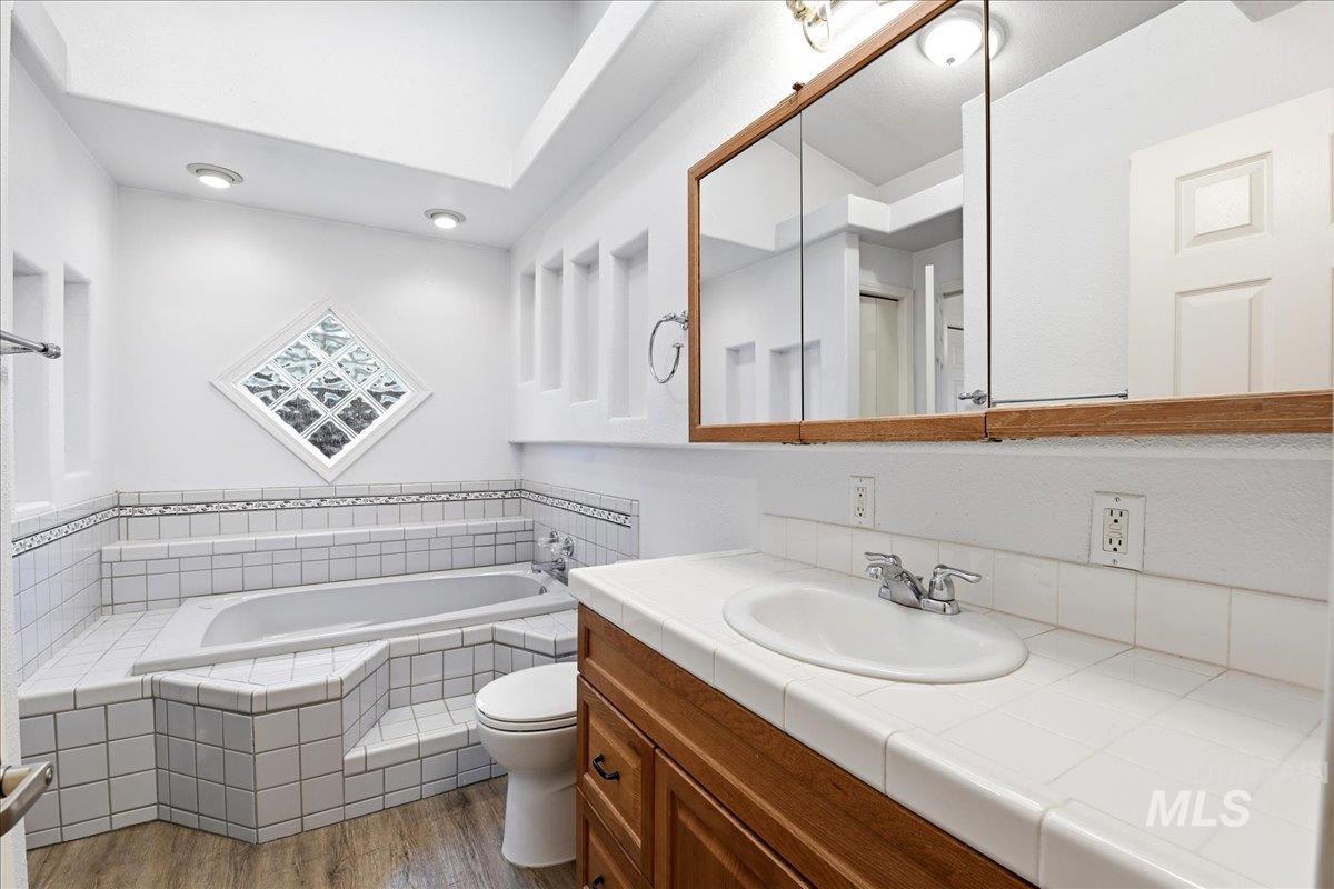 1433 W Elm Pl, Meridian, Idaho 83642, 3 Bedrooms, 2 Bathrooms, Residential For Sale, Price $360,000,MLS 98982332