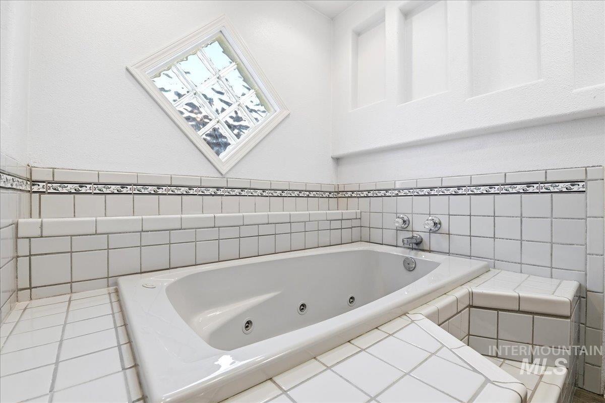 1433 W Elm Pl, Meridian, Idaho 83642, 3 Bedrooms, 2 Bathrooms, Residential For Sale, Price $360,000,MLS 98982332