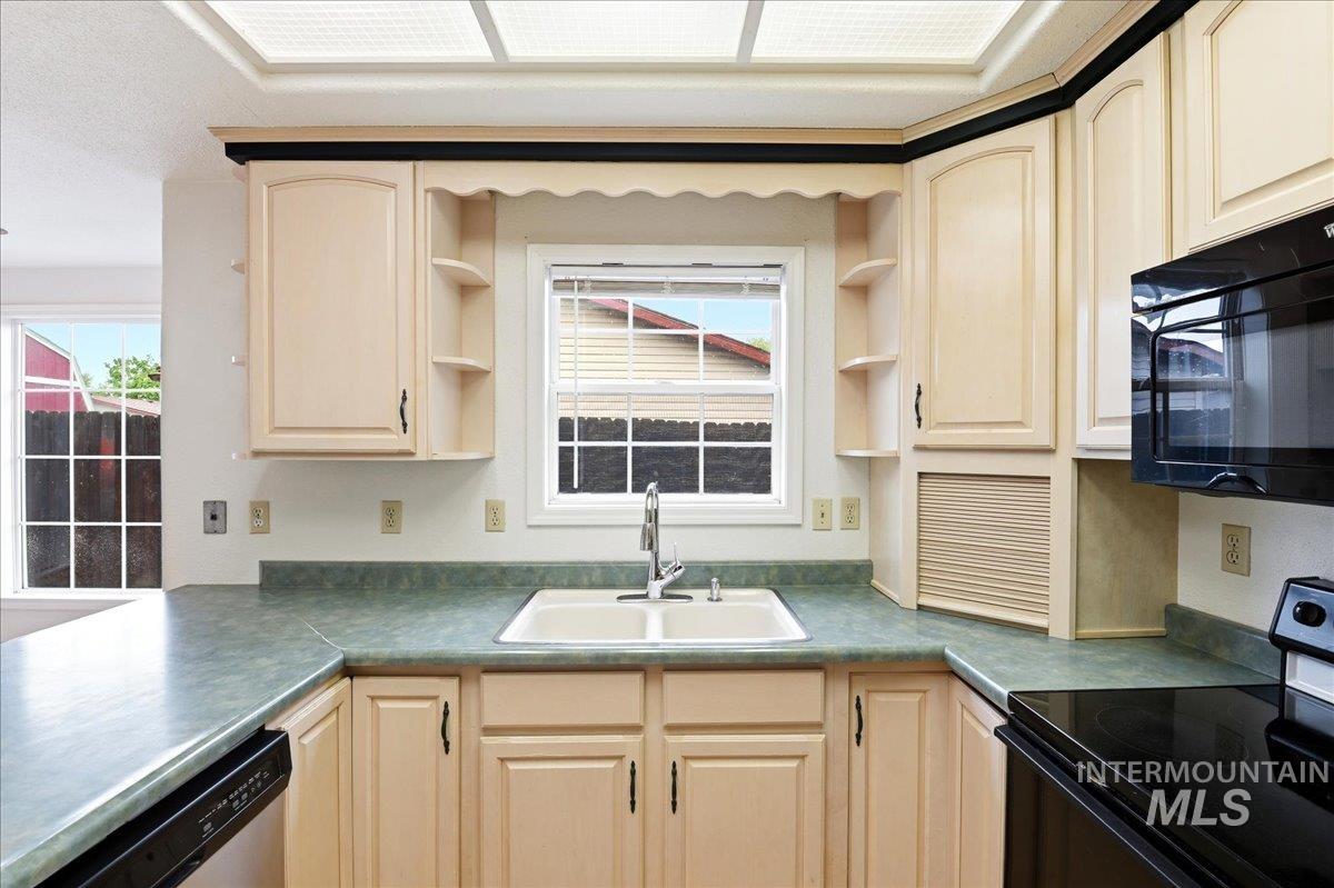 1433 W Elm Pl, Meridian, Idaho 83642, 3 Bedrooms, 2 Bathrooms, Residential For Sale, Price $360,000,MLS 98982332