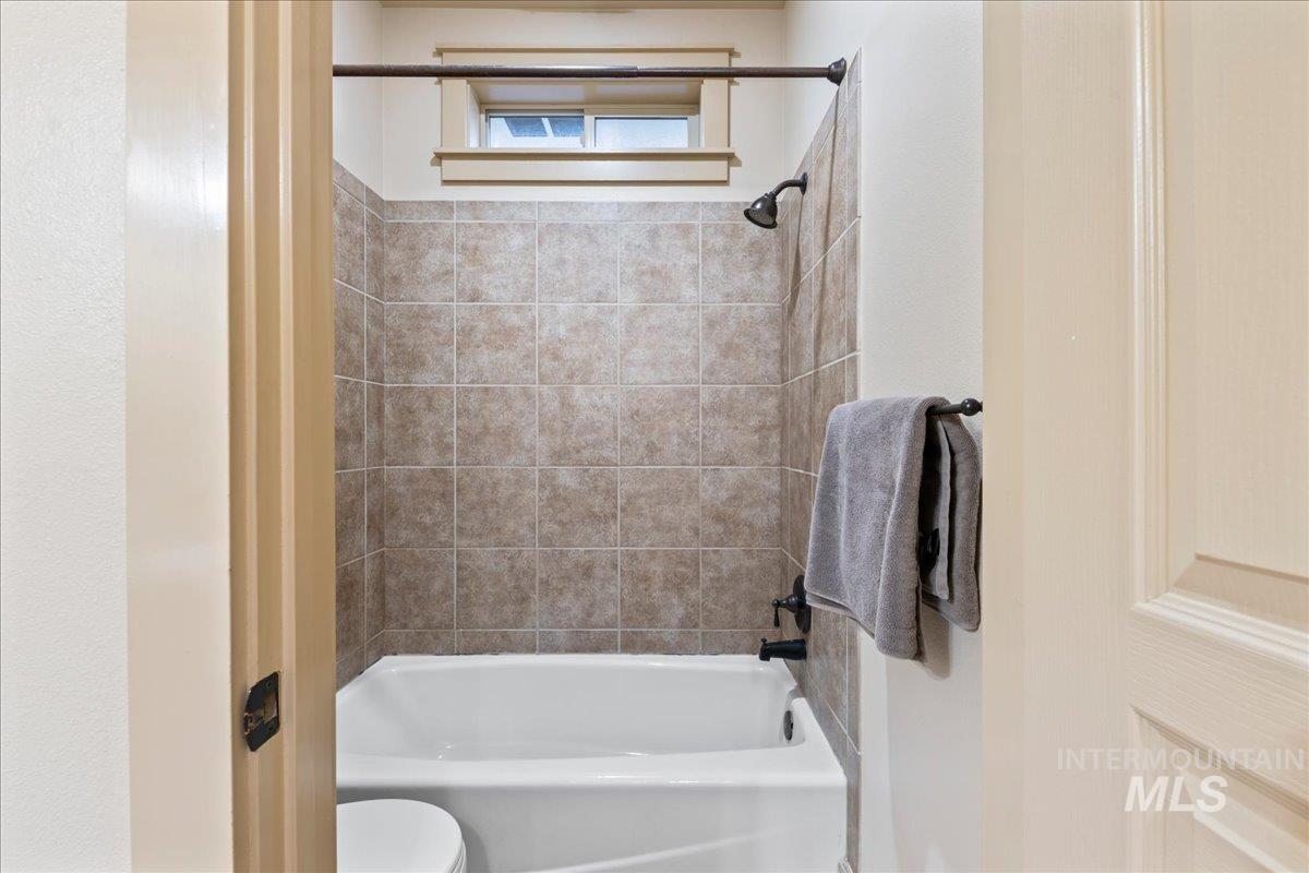 1896 E Meadow Creek Dr, Meridian, Idaho 83646, 4 Bedrooms, 2.5 Bathrooms, Residential For Sale, Price $625,000,MLS 98982333