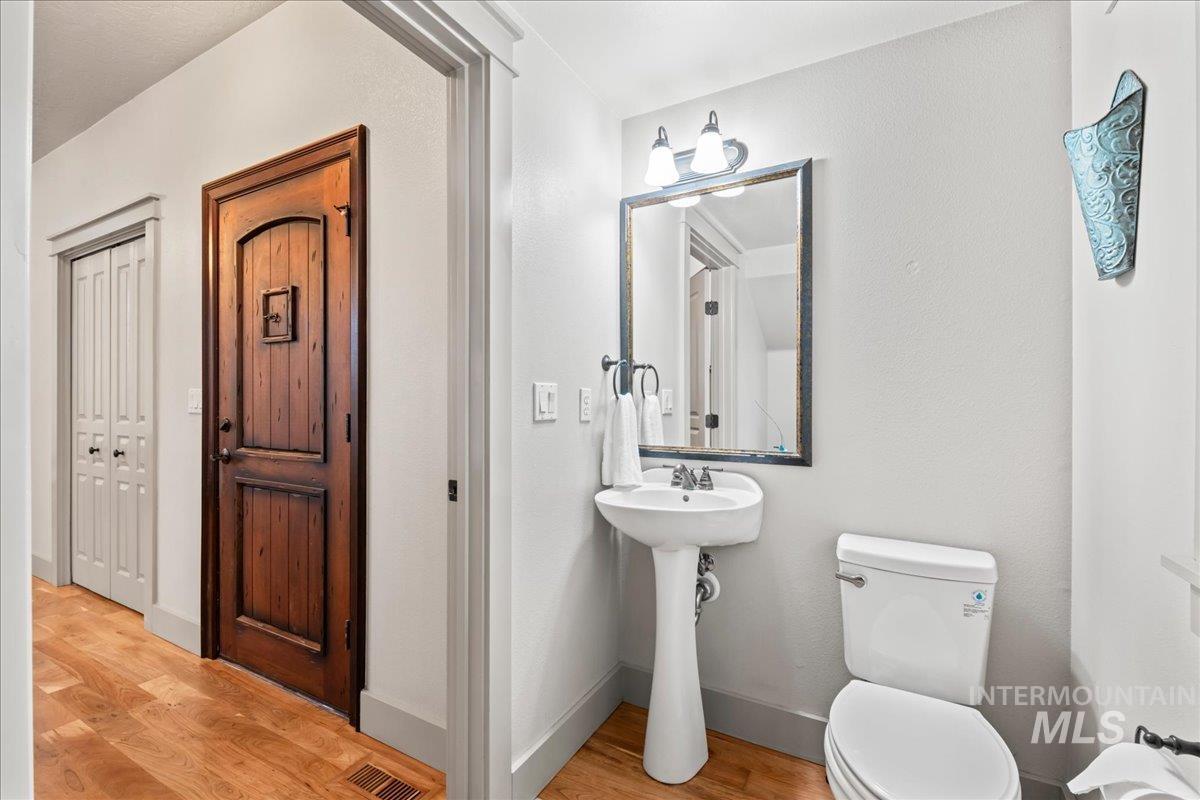 1896 E Meadow Creek Dr, Meridian, Idaho 83646, 4 Bedrooms, 2.5 Bathrooms, Residential For Sale, Price $625,000,MLS 98982333