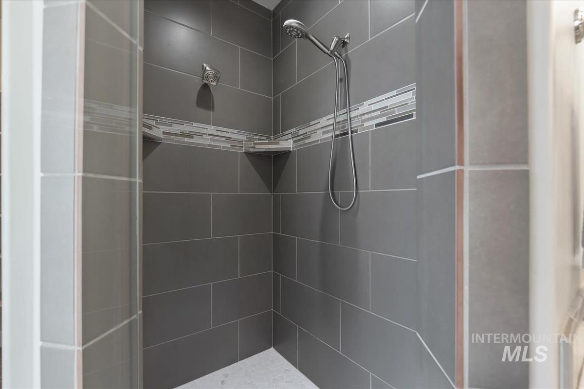 2560 N Hearthglow Pl, Eagle, Idaho 83616, 5 Bedrooms, 3.5 Bathrooms, Residential For Sale, Price $1,295,000,MLS 98982335