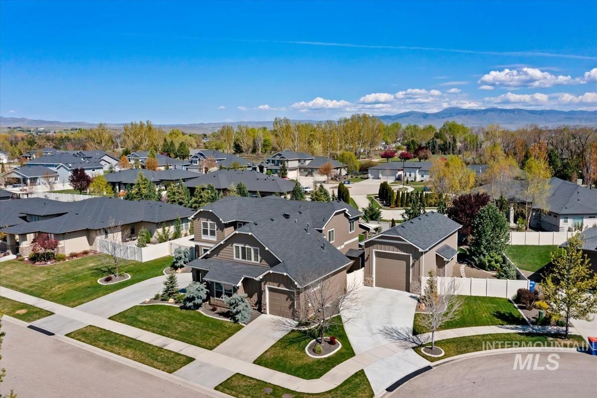 2560 N Hearthglow Pl, Eagle, Idaho 83616, 5 Bedrooms, 3.5 Bathrooms, Residential For Sale, Price $1,295,000,MLS 98982335