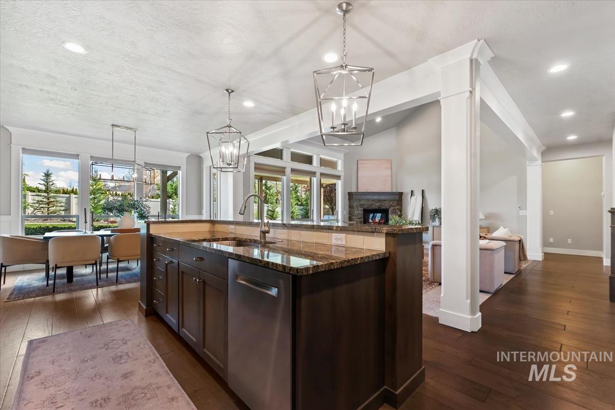 2560 N Hearthglow Pl, Eagle, Idaho 83616, 5 Bedrooms, 3.5 Bathrooms, Residential For Sale, Price $1,295,000,MLS 98982335