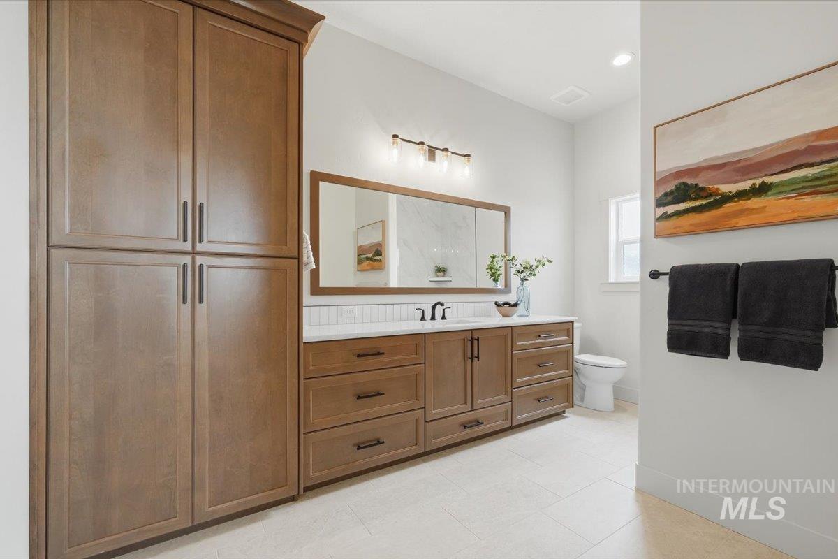 6970 E Chicken Hawk Loop, Nampa, Idaho 83686, 4 Bedrooms, 3.5 Bathrooms, Residential For Sale, Price $999,500,MLS 98982338